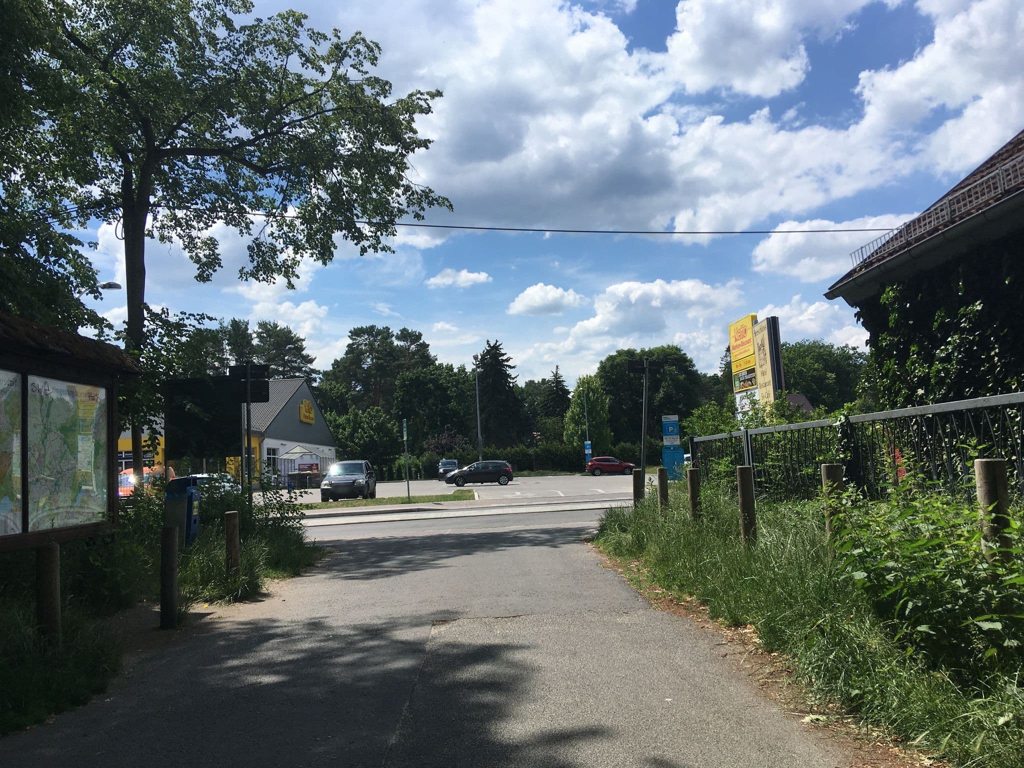 Street view near Eiscafe Seeschloss, Strausberg — © carlheinz (CC BY-SA · Mapillary)