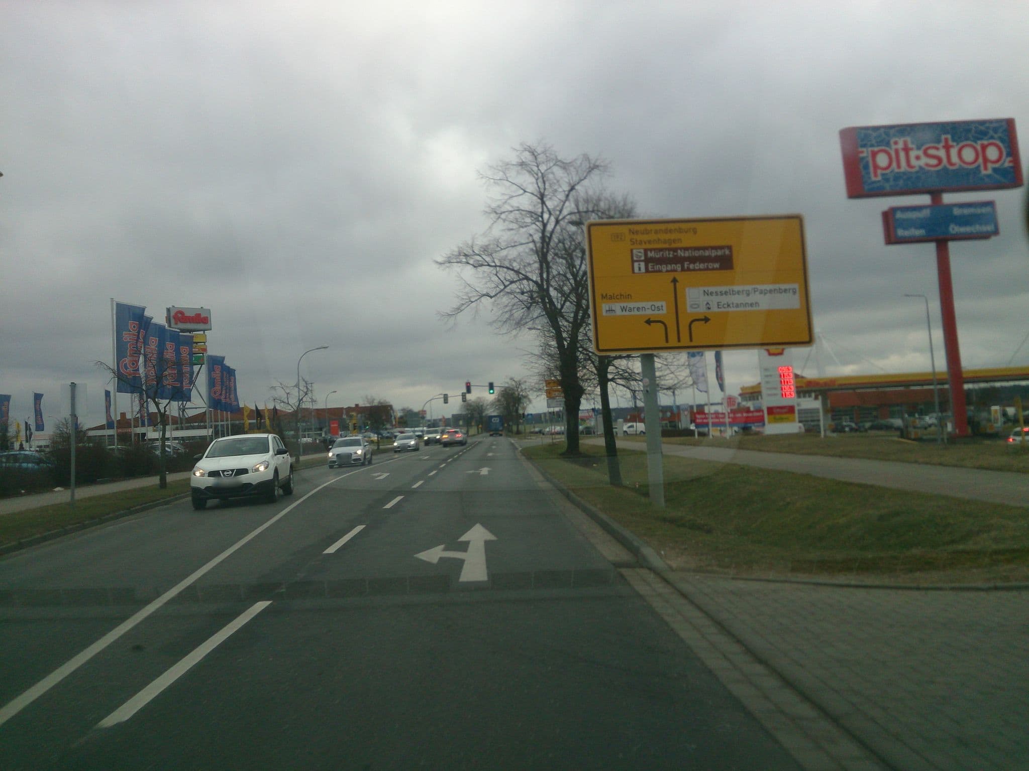 Street view near Müritz Pension - Waren-Müritz Inhaber Tino Kotsakidis, Waren — © mkw (CC BY-SA · Mapillary)