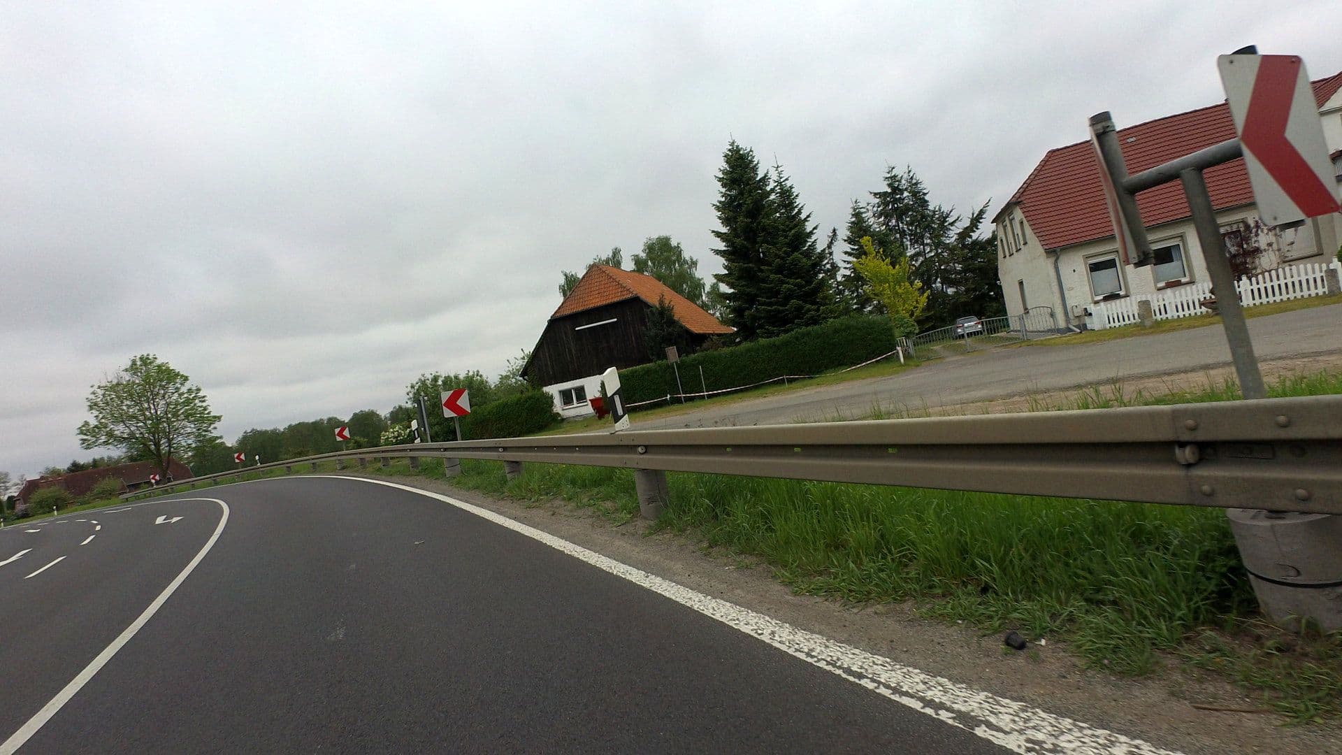 Street view near Familienhof Müritz, Möllenhagen — © moenk (CC BY-SA · Mapillary)
