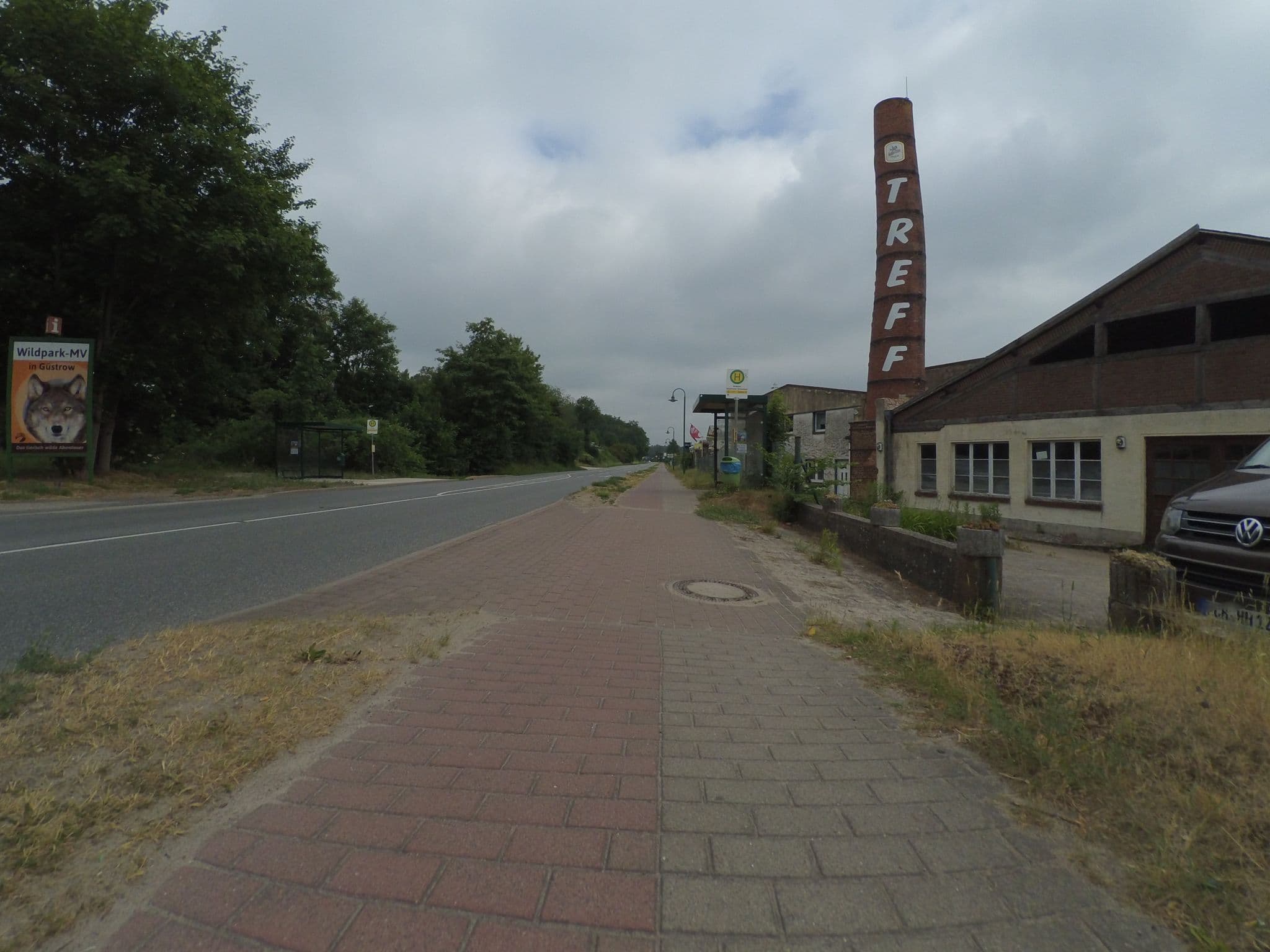 Street view near Ferienpark Kunterbunt, Krakow am See — © peewee32 (CC BY-SA · Mapillary)