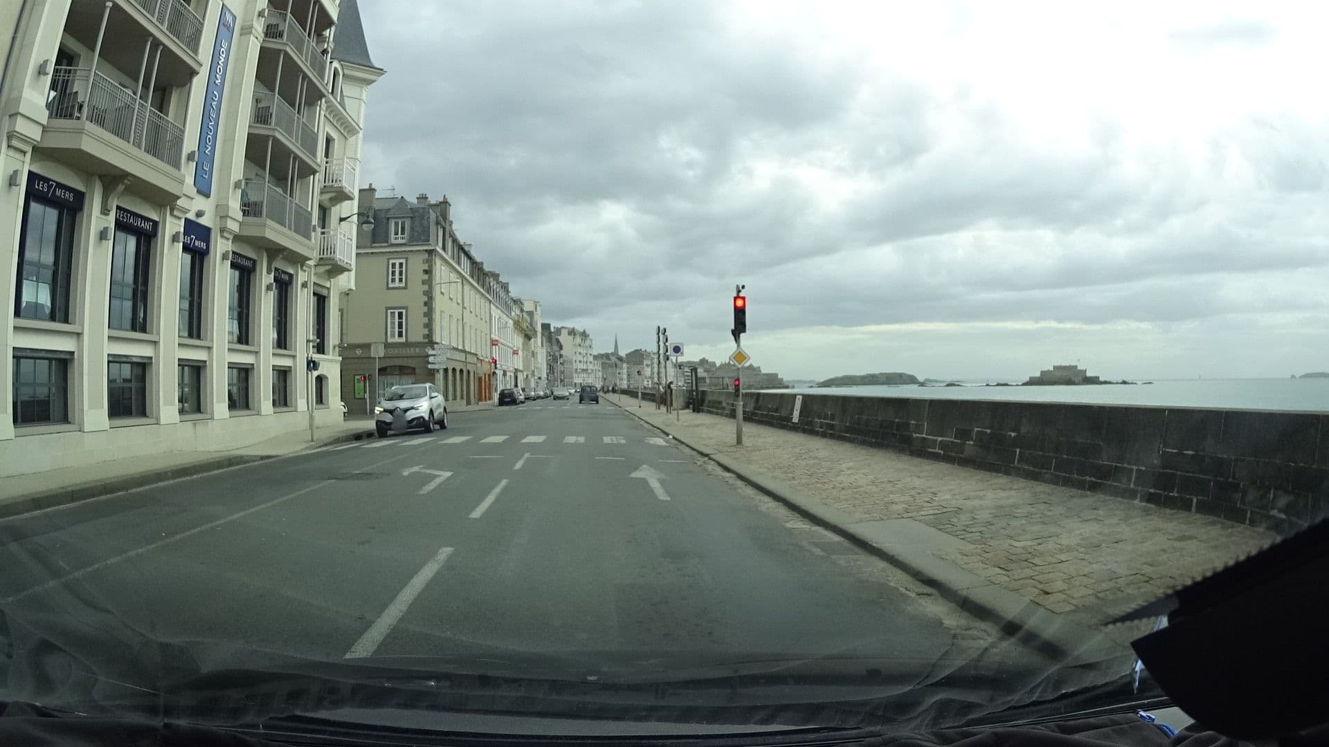 Street view near Hôtel Le Nouveau Monde, Saint-Malo — © ljbouere (CC BY-SA · Mapillary)