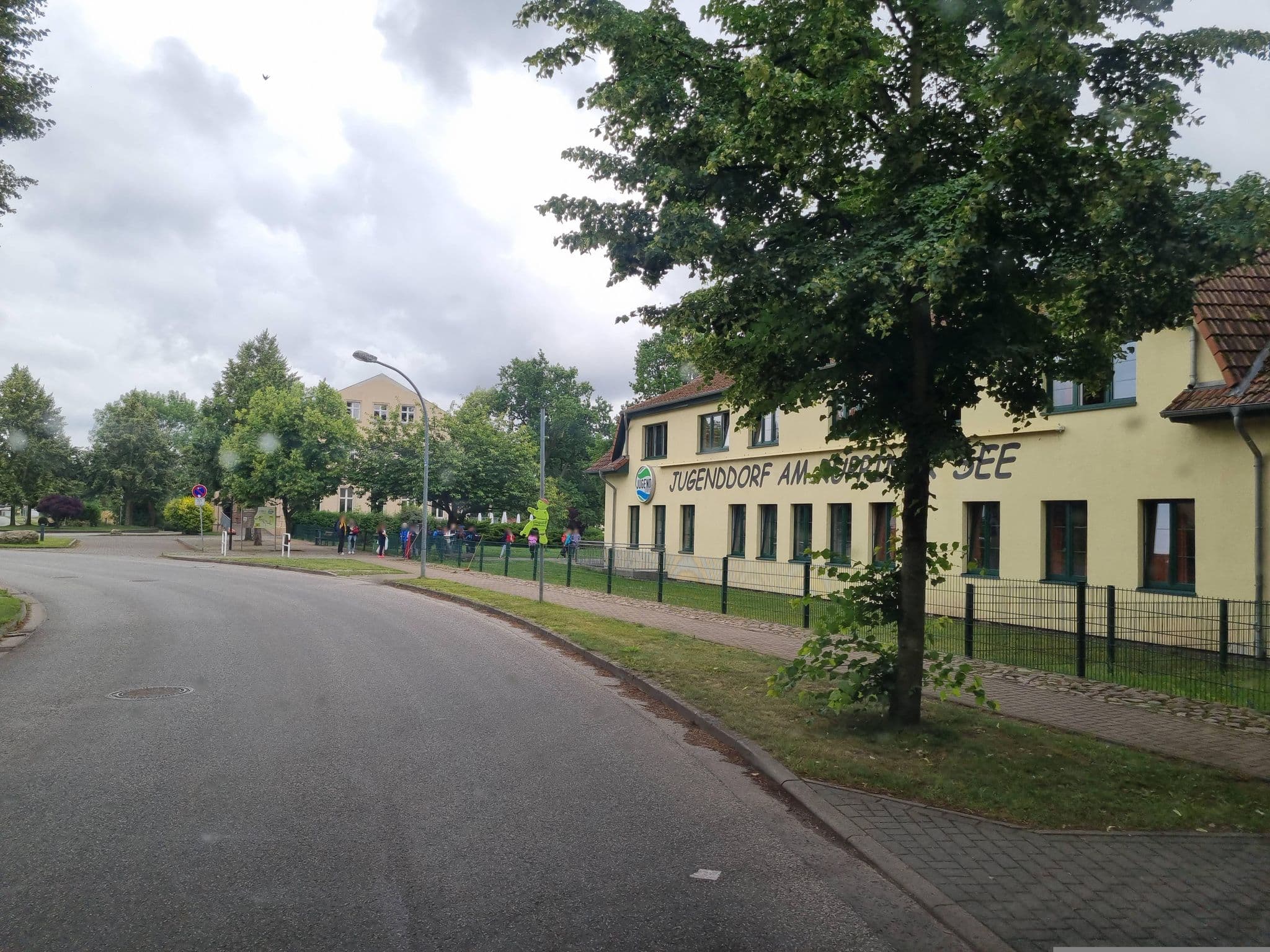 Street view near Hotel Gut Gnewikow, Neuruppin — © dsmm (CC BY-SA · Mapillary)
