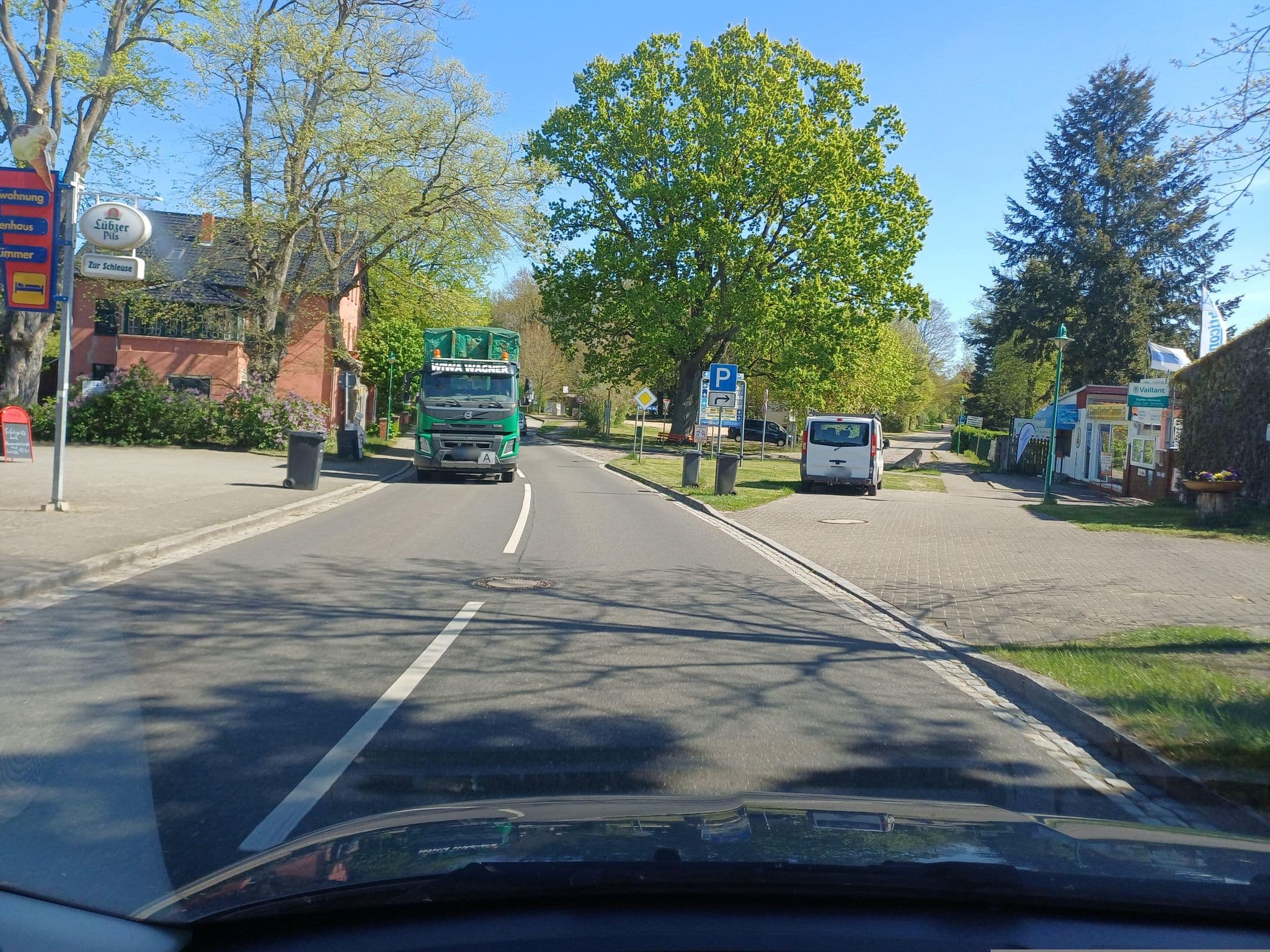 Street view near Pension und Restaurant Zur Schleuse, Wesenberg — © wentus (CC BY-SA · Mapillary)