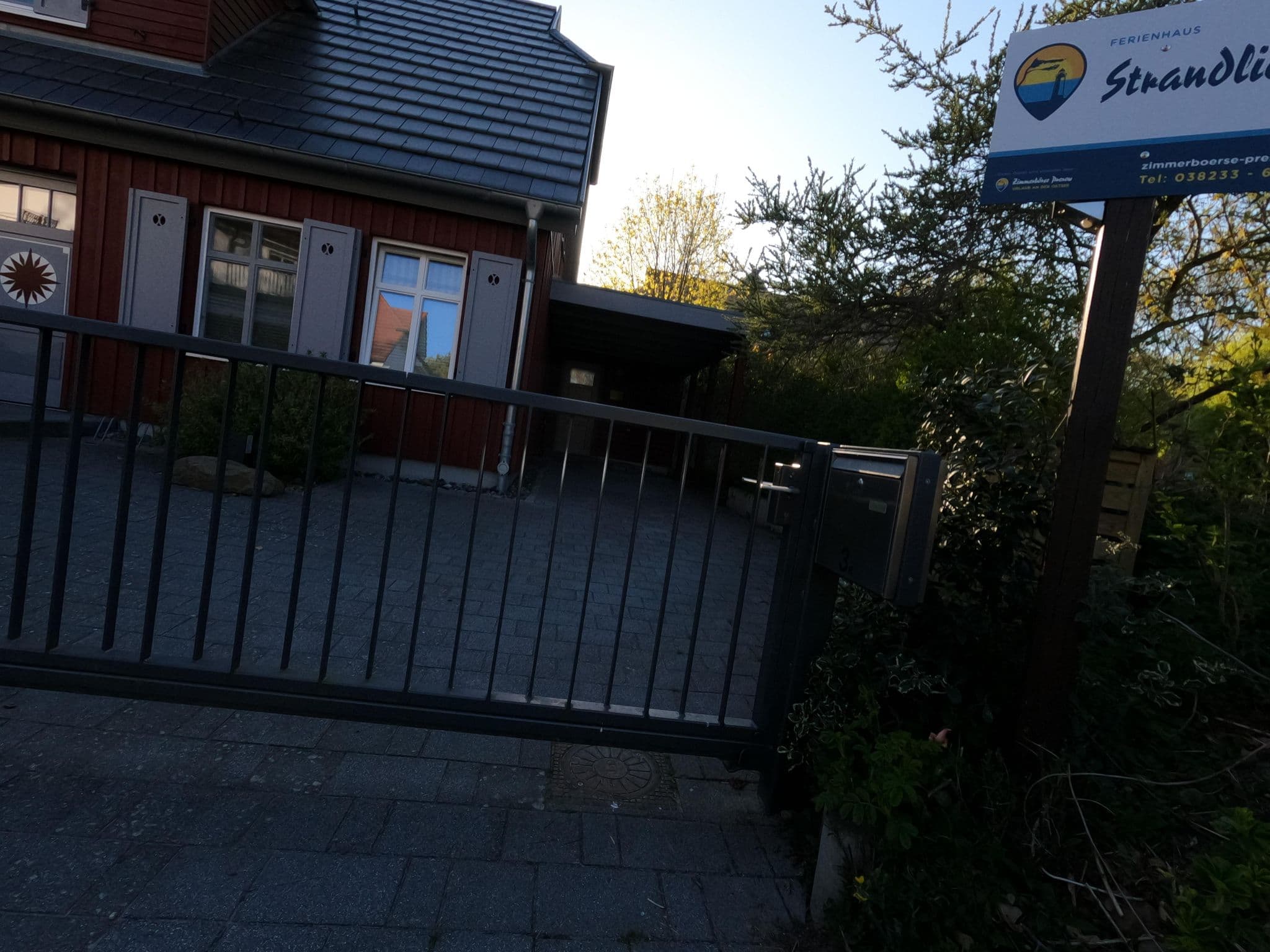 Street view near Hotel Residenz Rennhack, Ostseebad Prerow — © hektor1989 (CC BY-SA · Mapillary)
