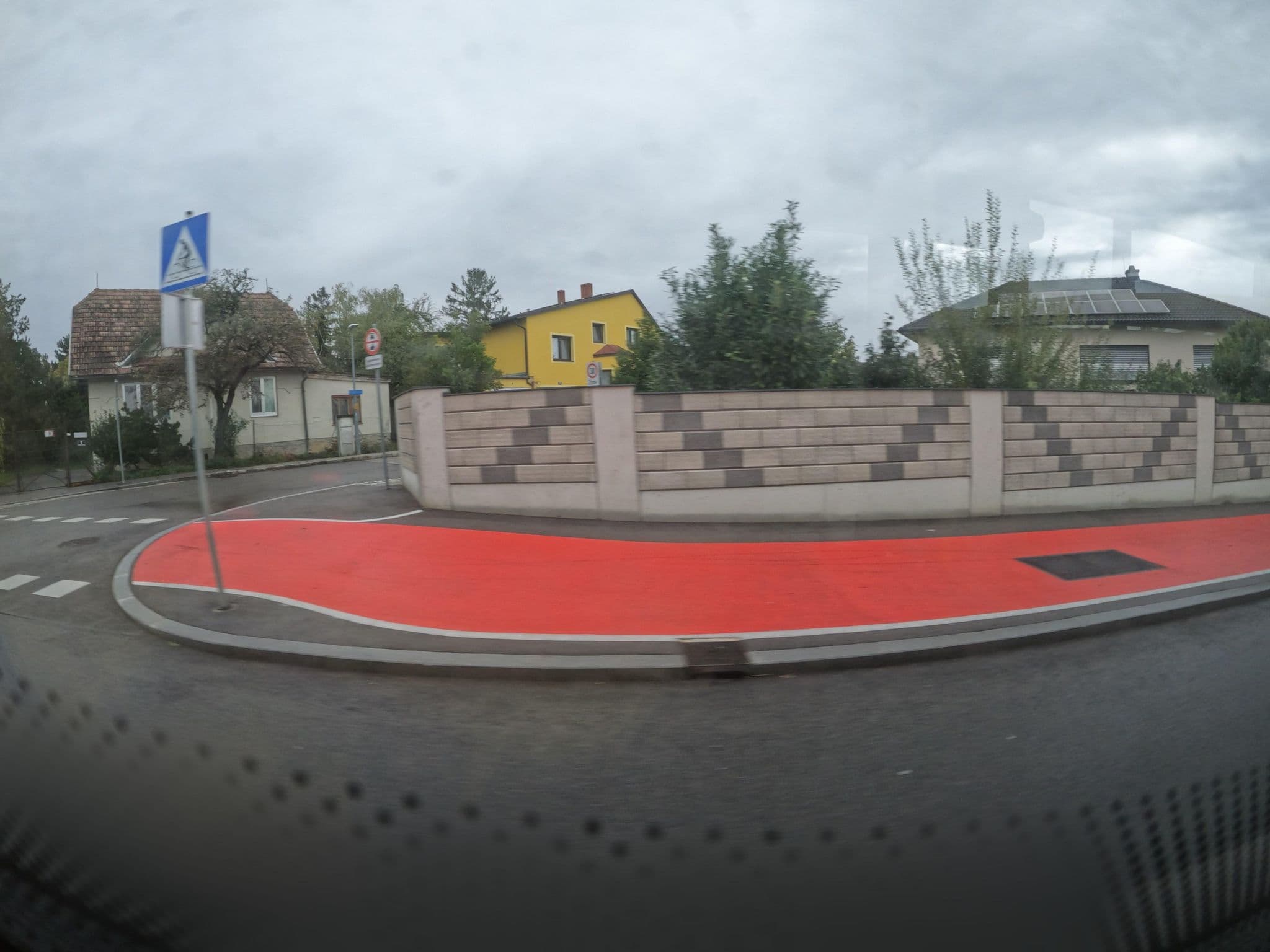 Street view near Pauli's Pension, Gramatneusiedl — © erias (CC BY-SA · Mapillary)