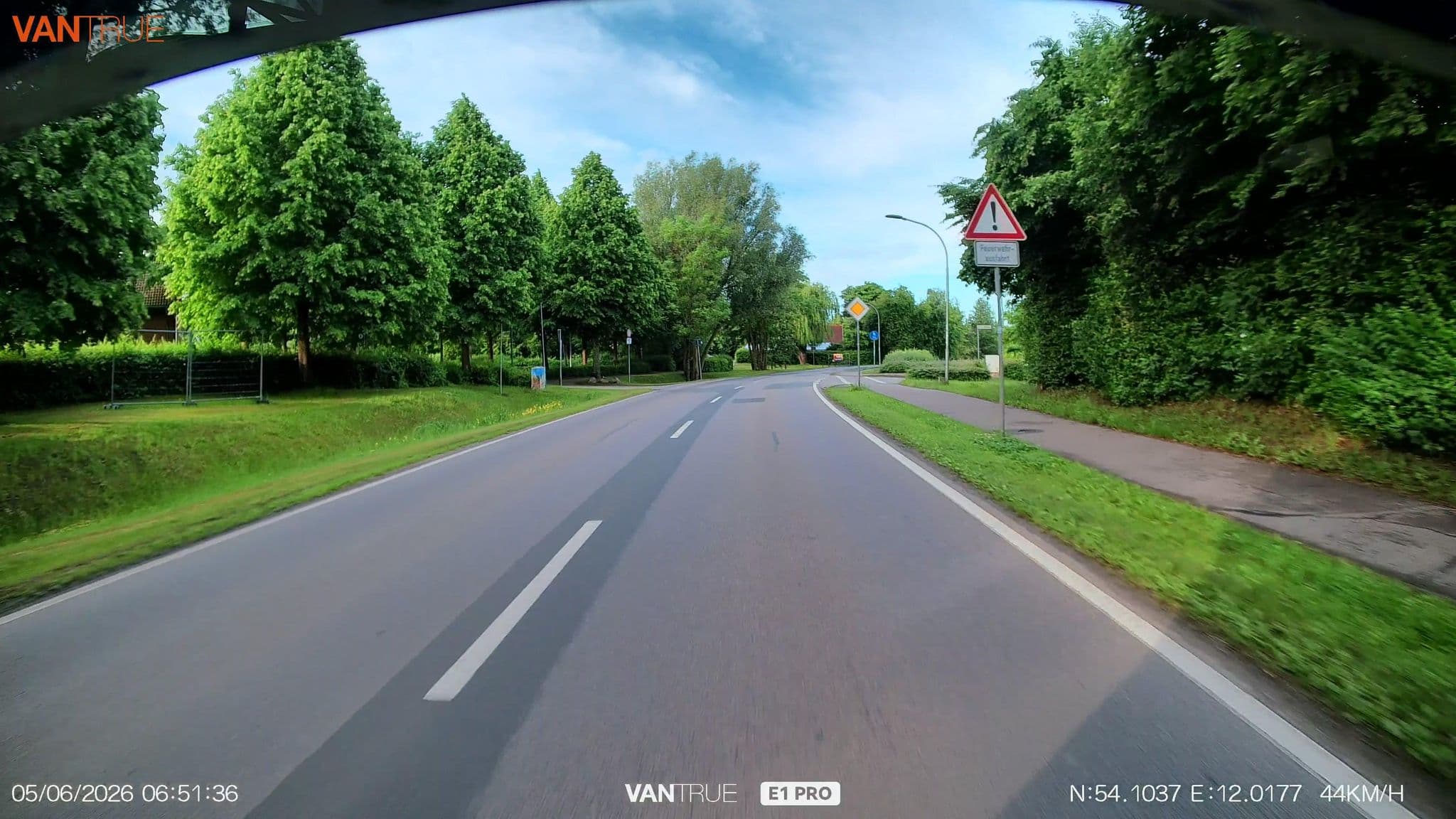 Street view near Vereinsgaststätte Lambrechtshagen, Lambrechtshagen — © LordOslo (CC BY-SA · Mapillary)