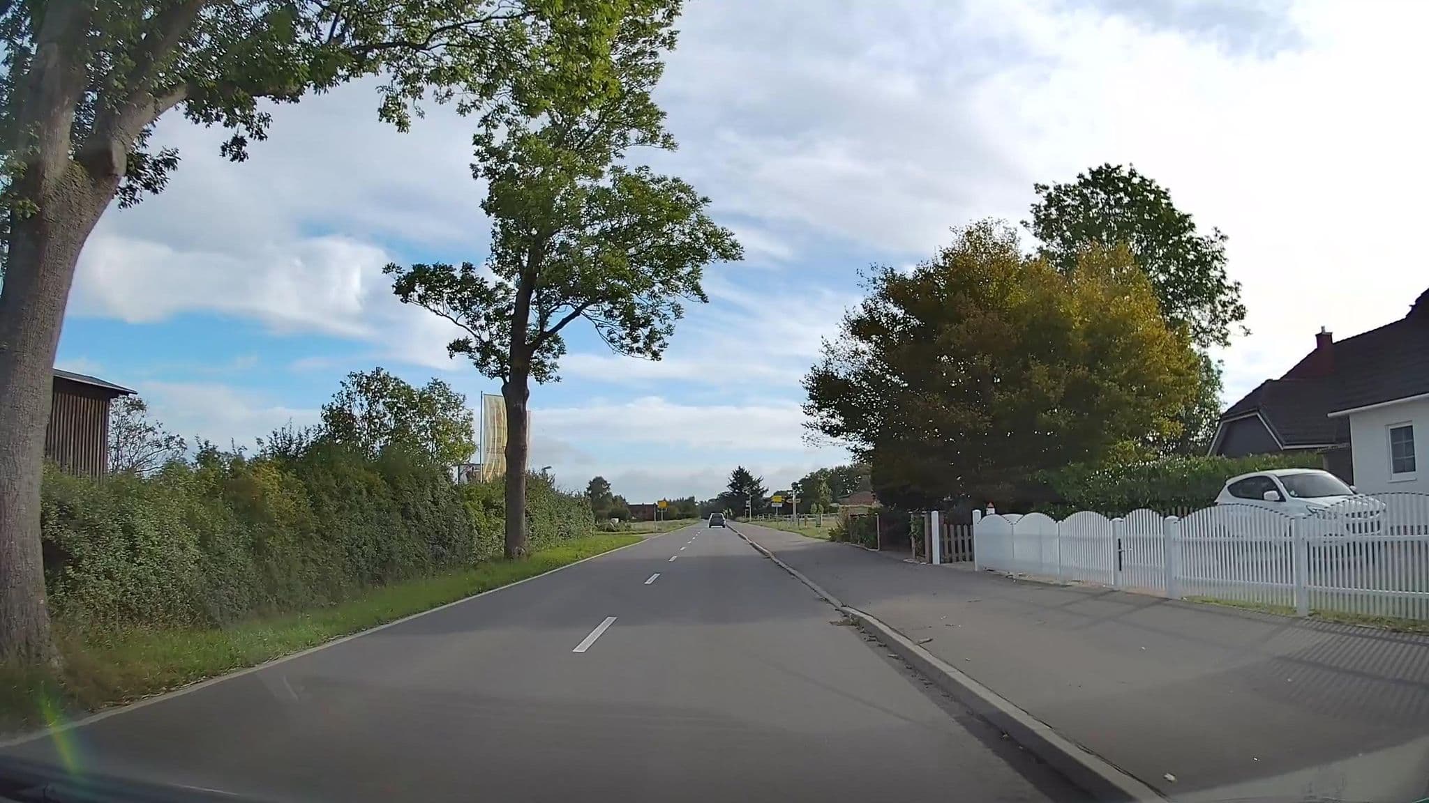 Street view near Ostsee und Strand, Gelbensande — © hendel (CC BY-SA · Mapillary)