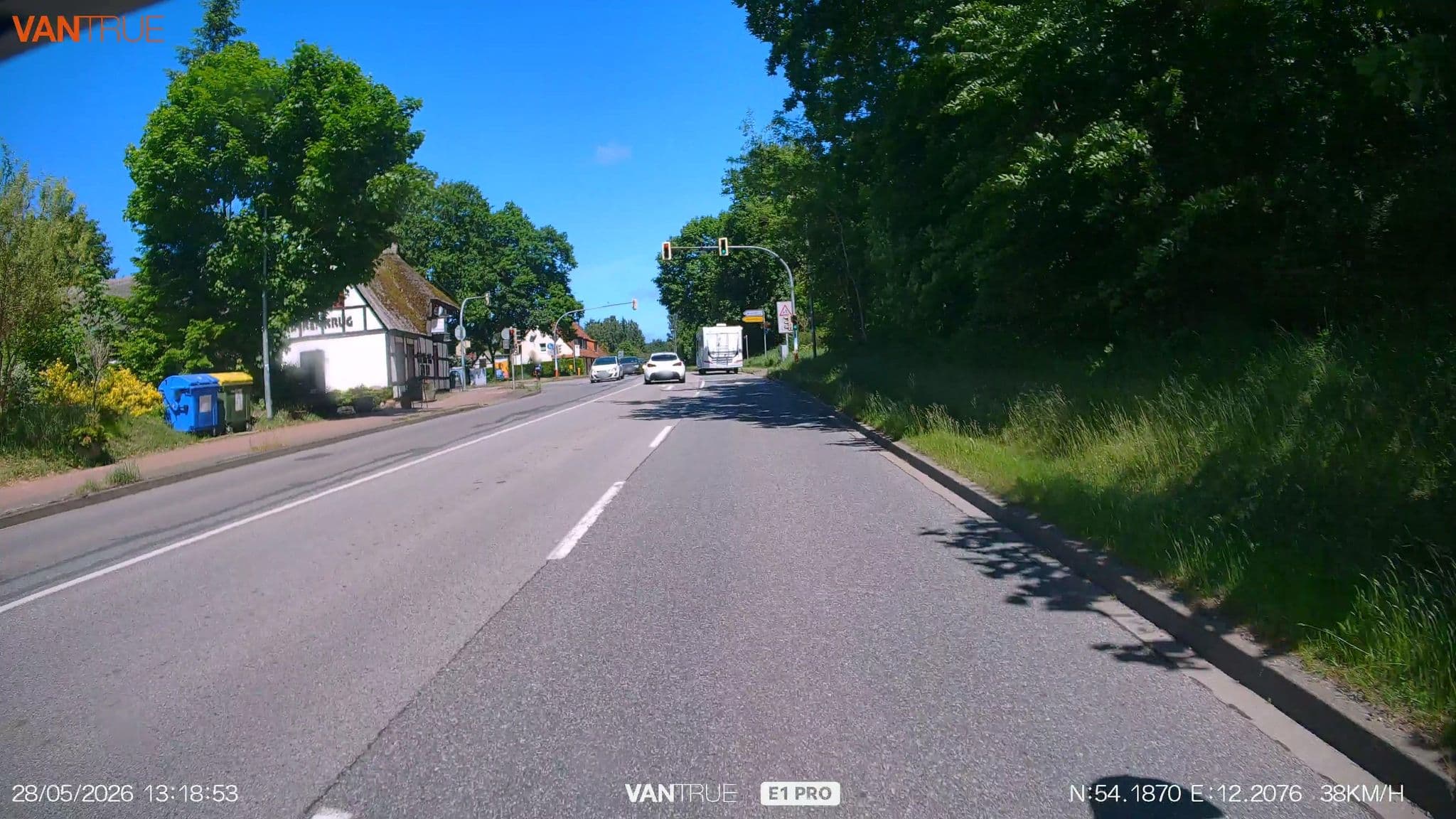 Street view near Gaststätte und Pension Schinkenkrug, Rövershagen — © LordOslo (CC BY-SA · Mapillary)