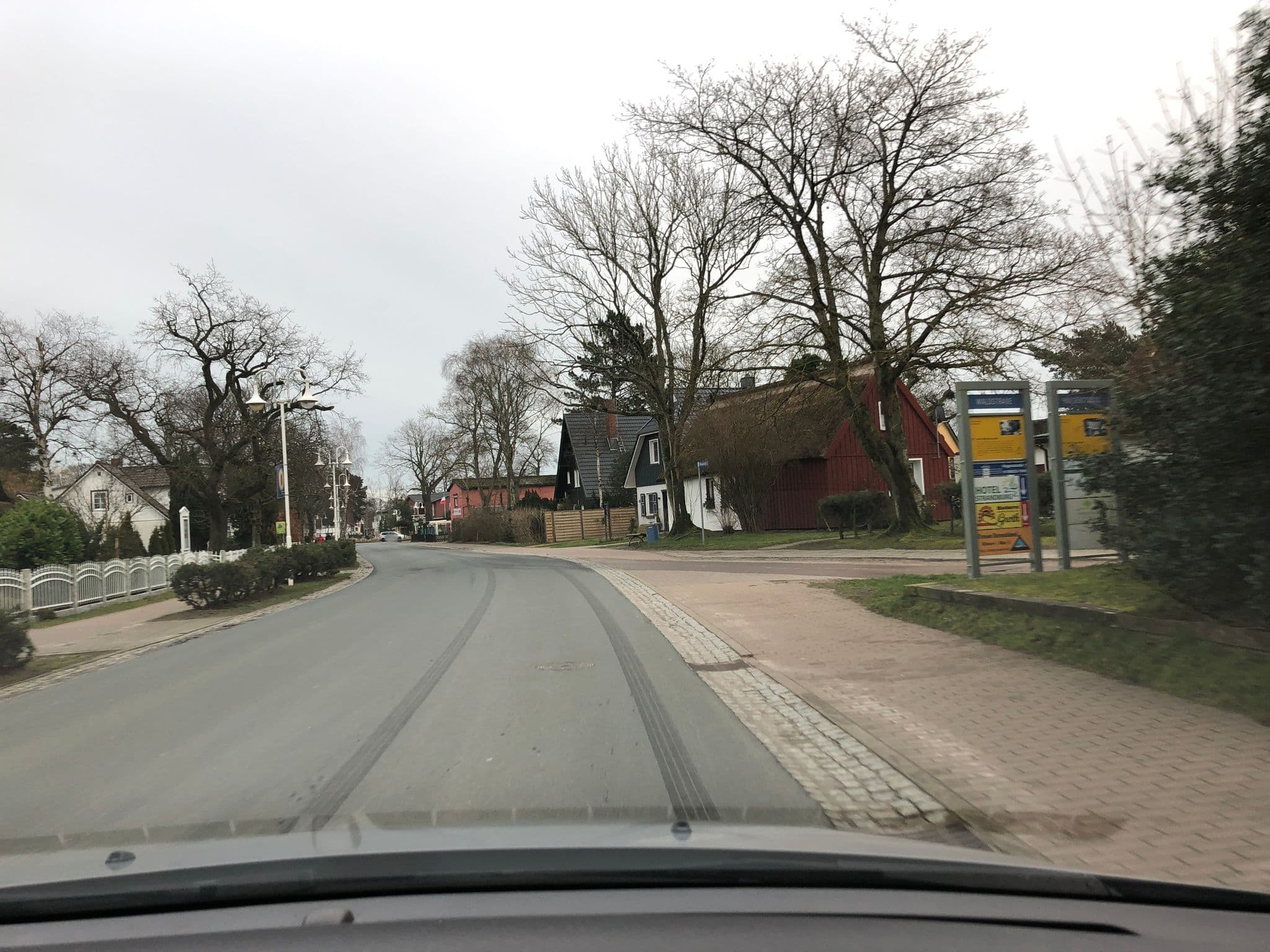 Street view near Wolffsbau, Ostseebad Prerow — © bejotel (CC BY-SA · Mapillary)