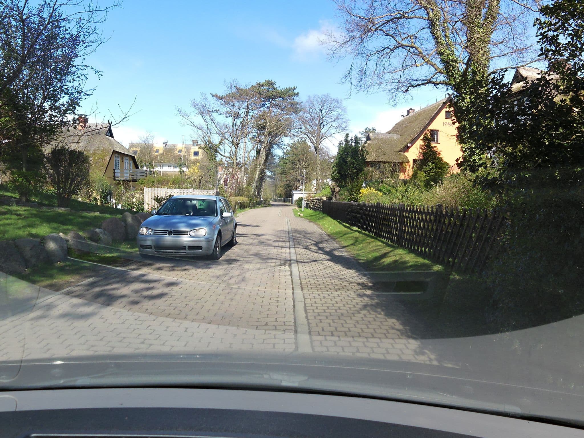 Street view near Haus Strandgut, Born — © zoegglmeyr (CC BY-SA · Mapillary)