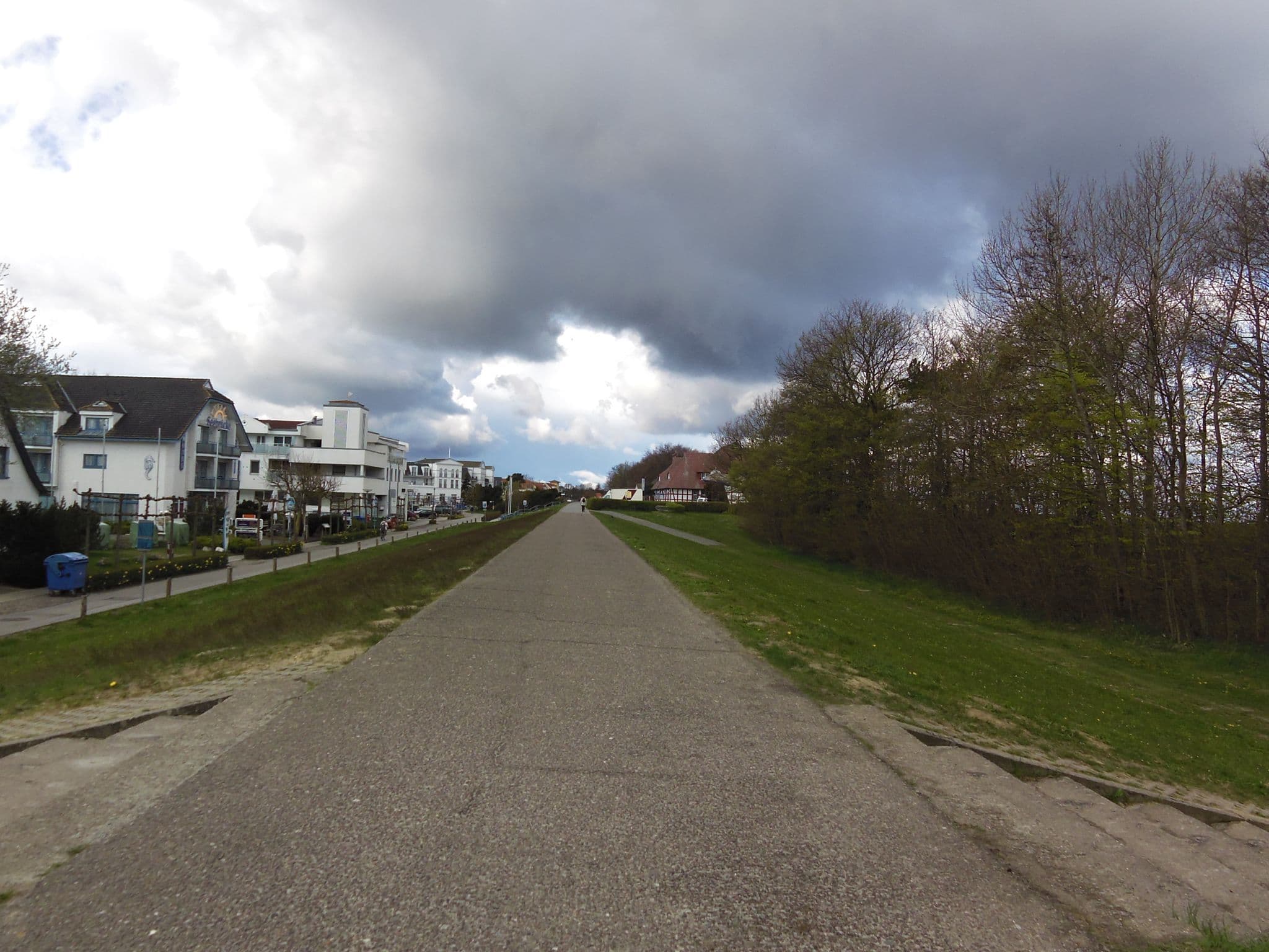 Street view near Logierhaus Friedrich Zimmervermietung, Zingst — © zoegglmeyr (CC BY-SA · Mapillary)