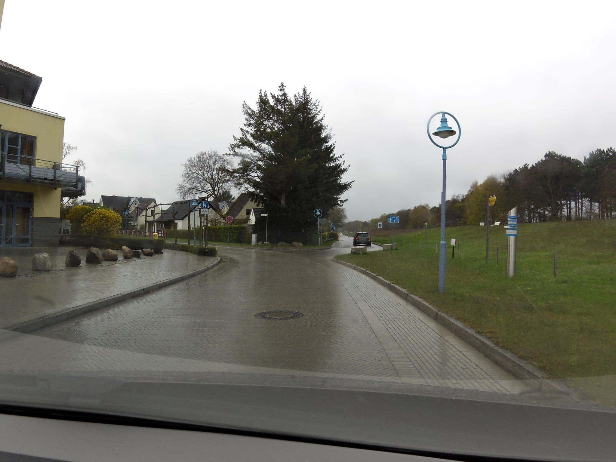 Street view near Ostsee-Residenz Zingst, Zingst — © zoegglmeyr (CC BY-SA · Mapillary)