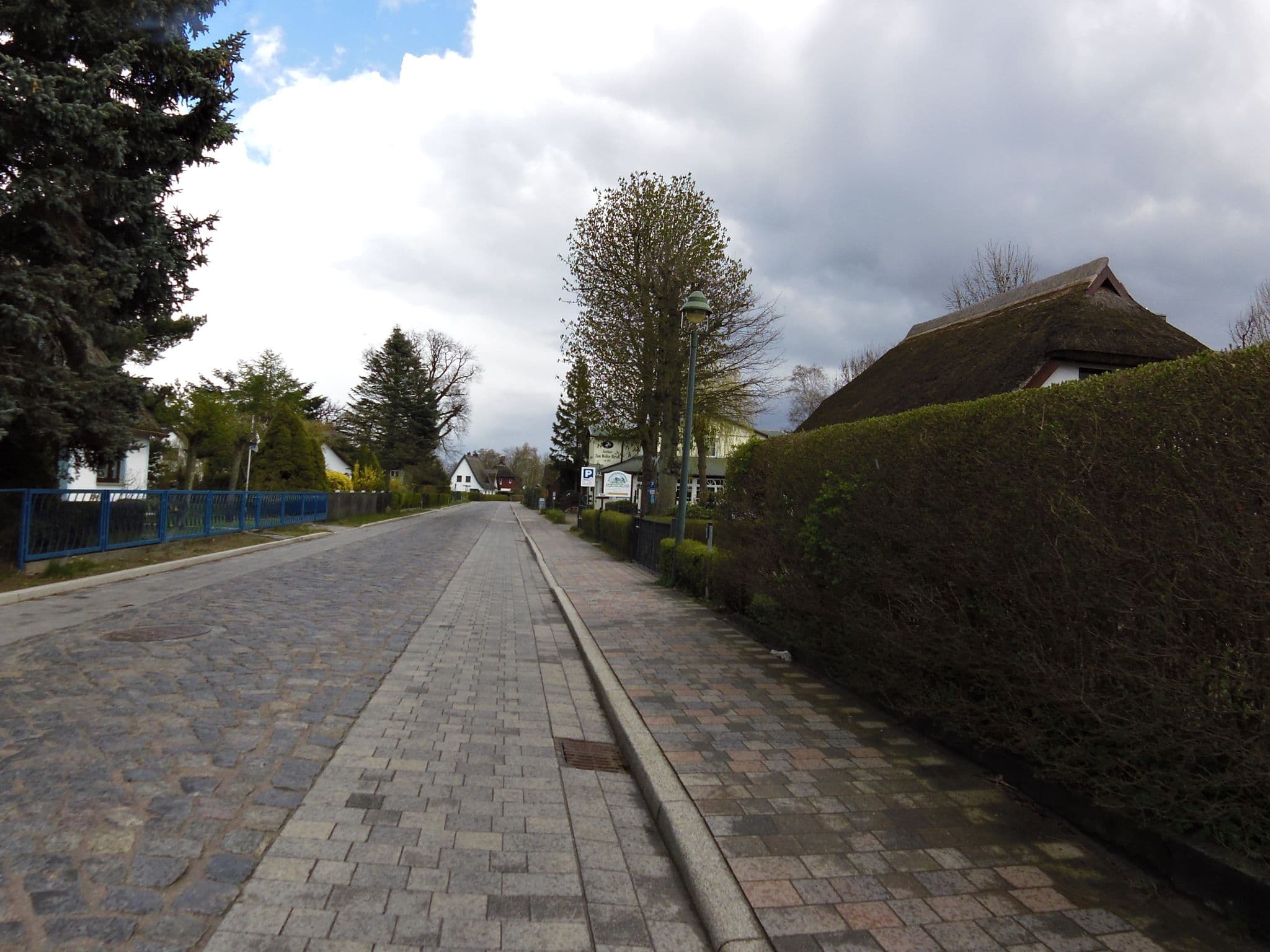 Street view near Kapitänshaus - Boje, Born — © zoegglmeyr (CC BY-SA · Mapillary)