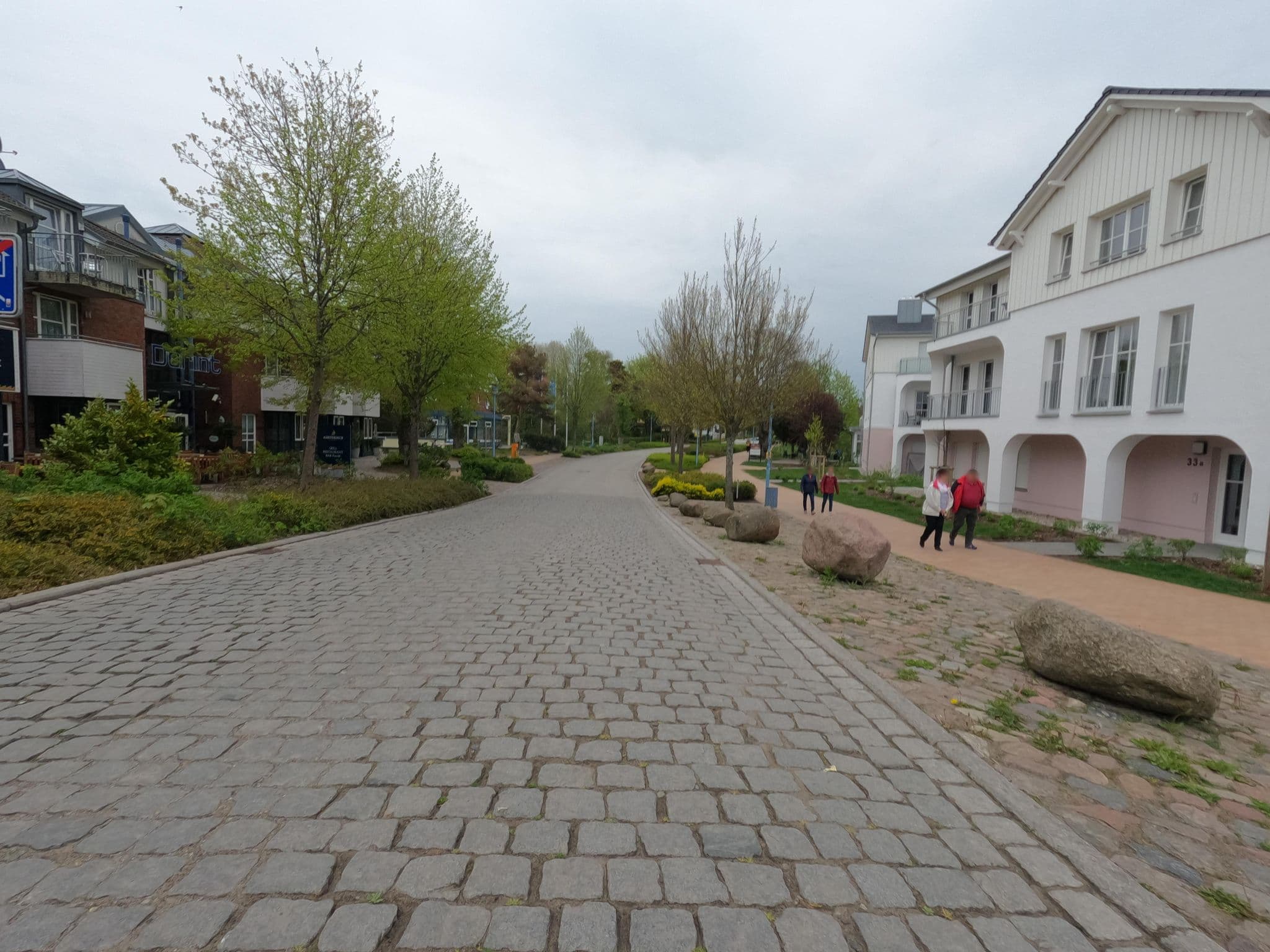 Street view near Dorint Strandhotel Binz/Rügen, Ostseebad Dierhagen — © hektor1989 (CC BY-SA · Mapillary)