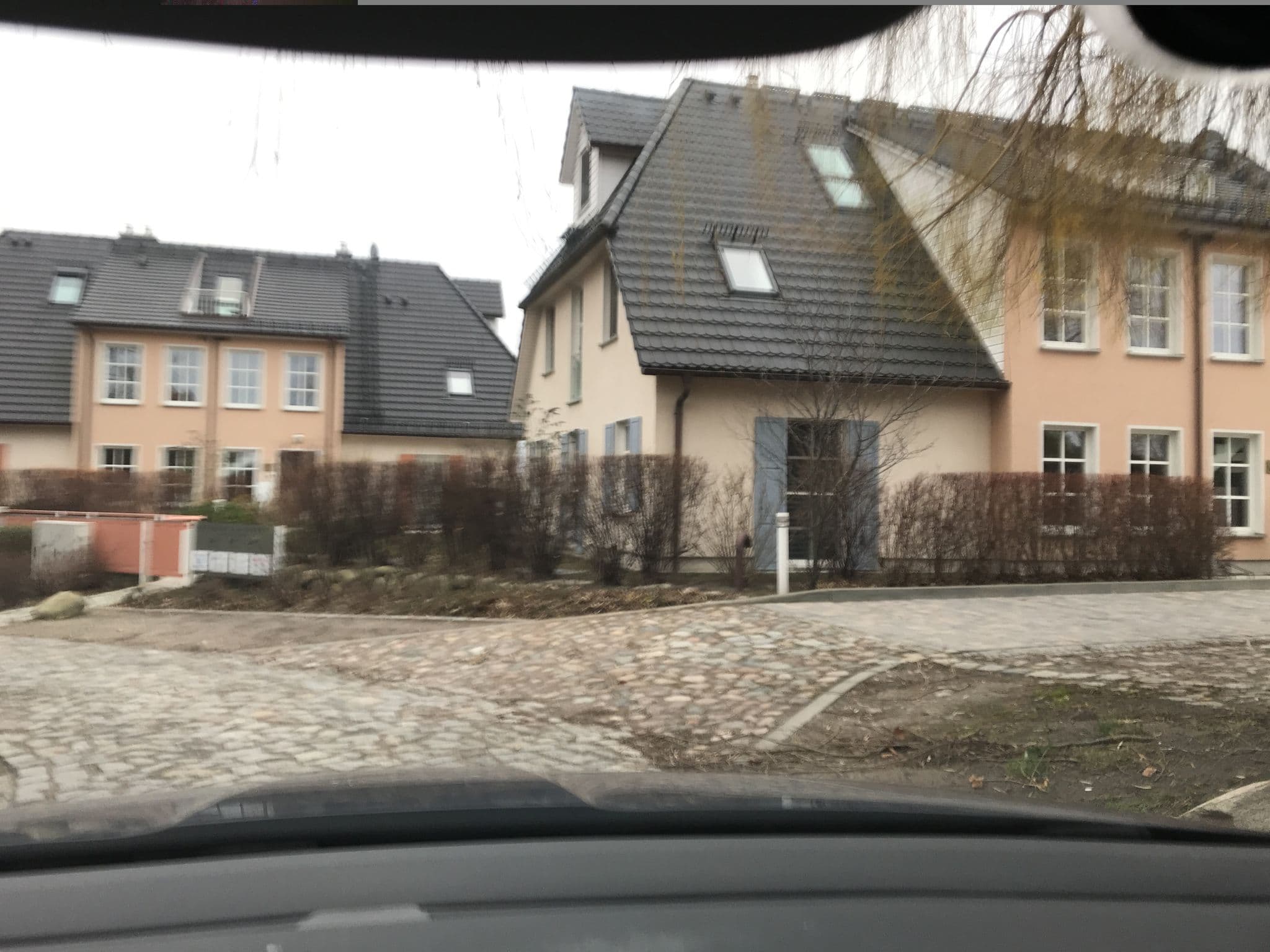 Street view near Pension und Gaststätte Räucherhaus Schönthier, Born — © atze777 (CC BY-SA · Mapillary)