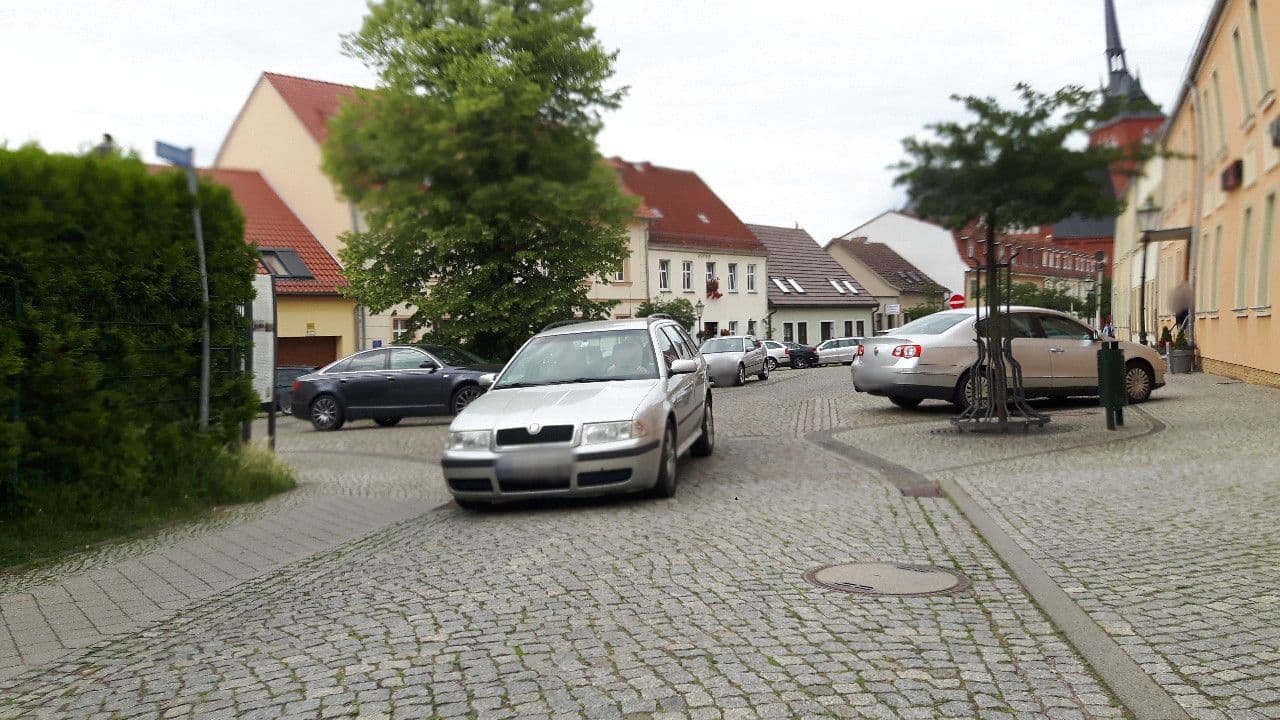 Street view near Altstadtquartier, Schwedt (Oder) — © changchun1 (CC BY-SA · Mapillary)