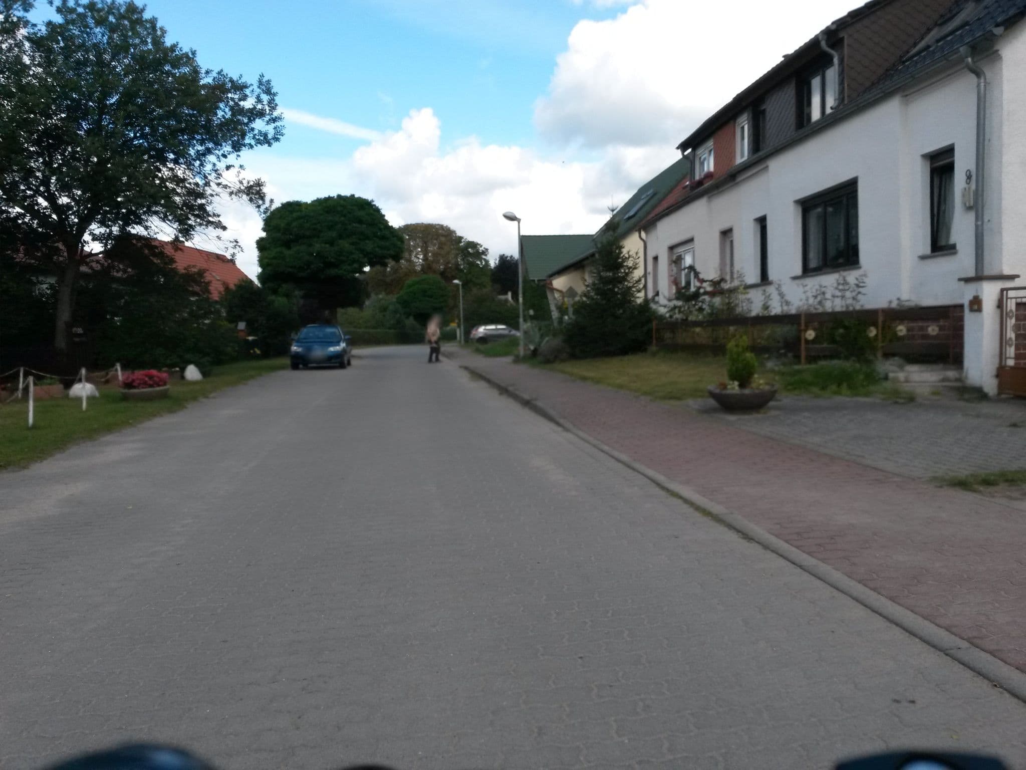 Street view near Waltraud Heidemann, Milmersdorf — © rausk (CC BY-SA · Mapillary)
