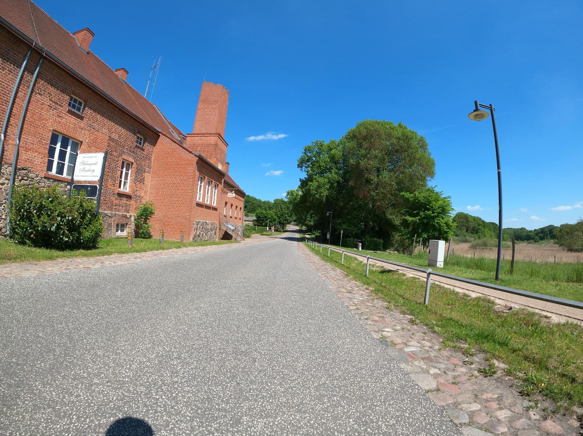 Street view near Schlosswirt Meseberg, Gransee — © Langfahrer (CC BY-SA · Mapillary)