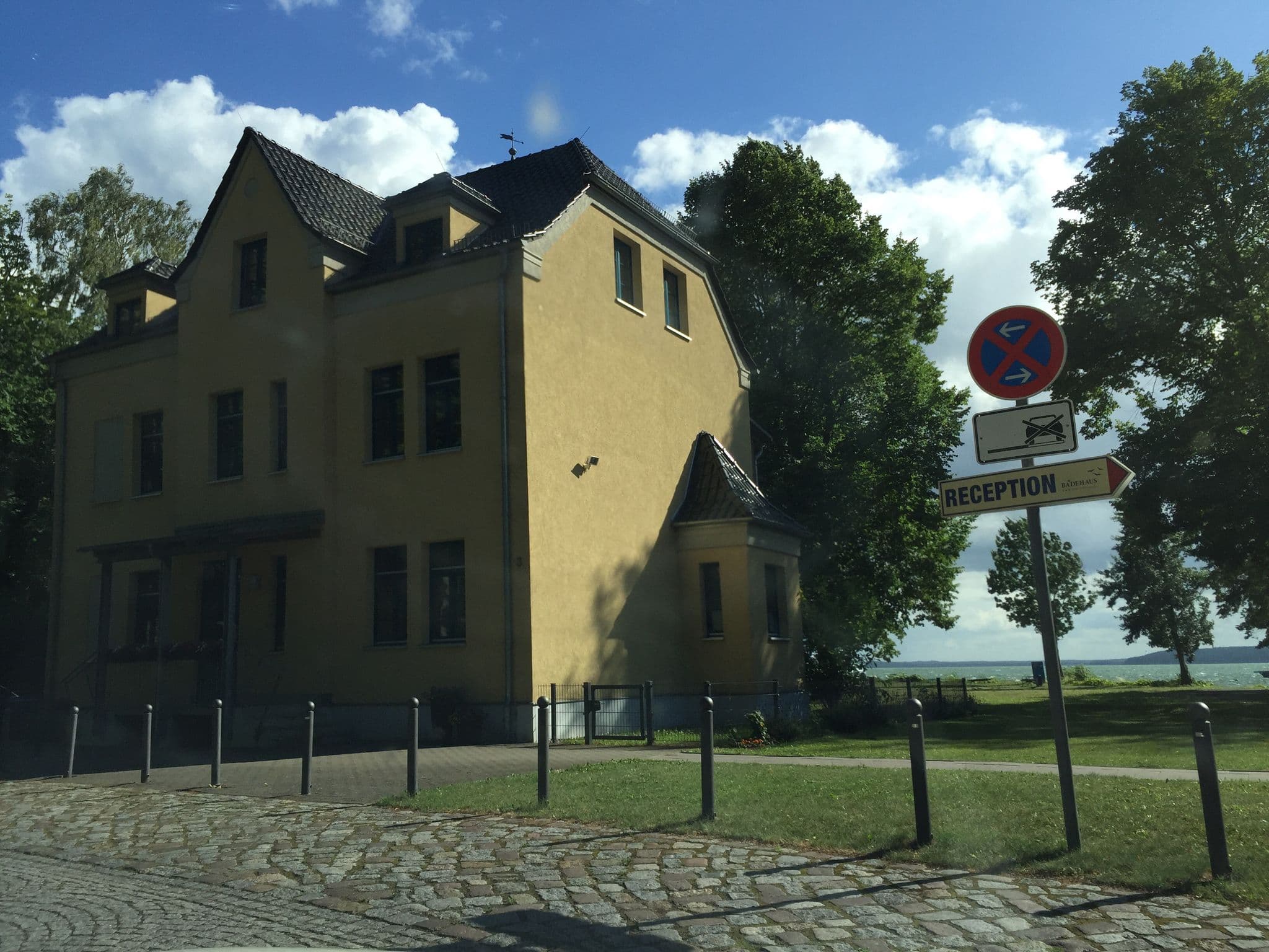 Street view near Gasthaus-Biergarten-Hotel Badehaus Liane + Norbert Hein, Neubrandenburg — © seb1204 (CC BY-SA · Mapillary)