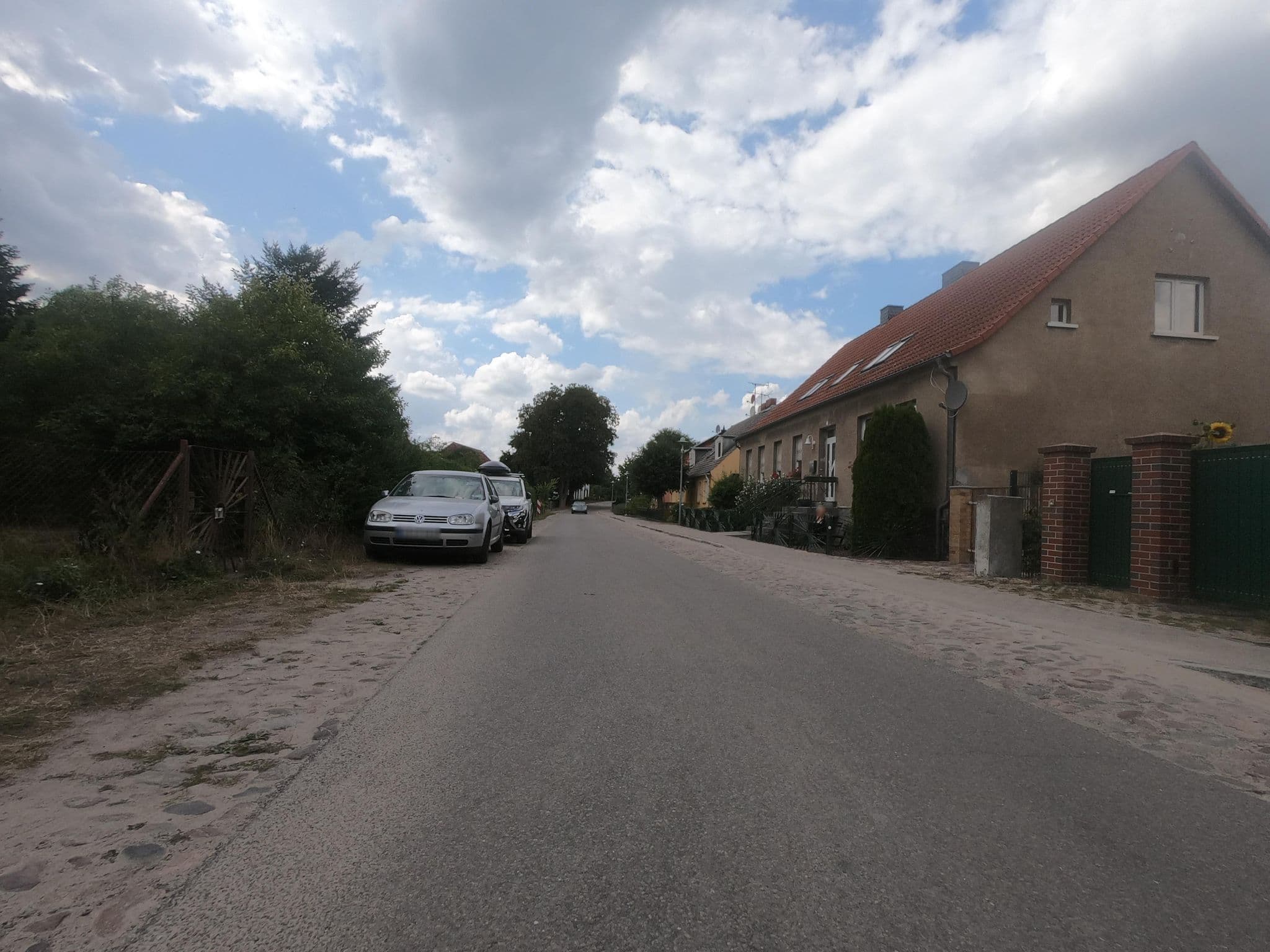Street view near Ferienwohnungen Himmelpfort am Haussee, Fürstenberg — © carlheinz (CC BY-SA · Mapillary)