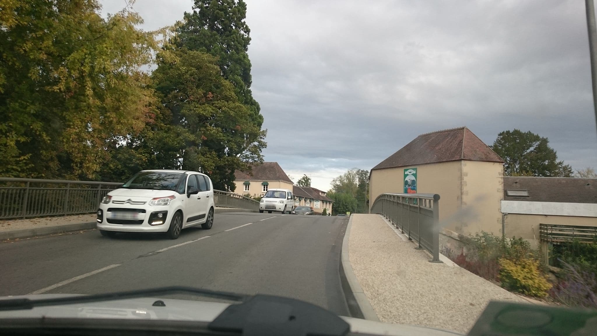 Street view near Le Lion d'Argent - Annexe Tanerie, Côte Jardin, La Châtre — © xapitoun (CC BY-SA · Mapillary)