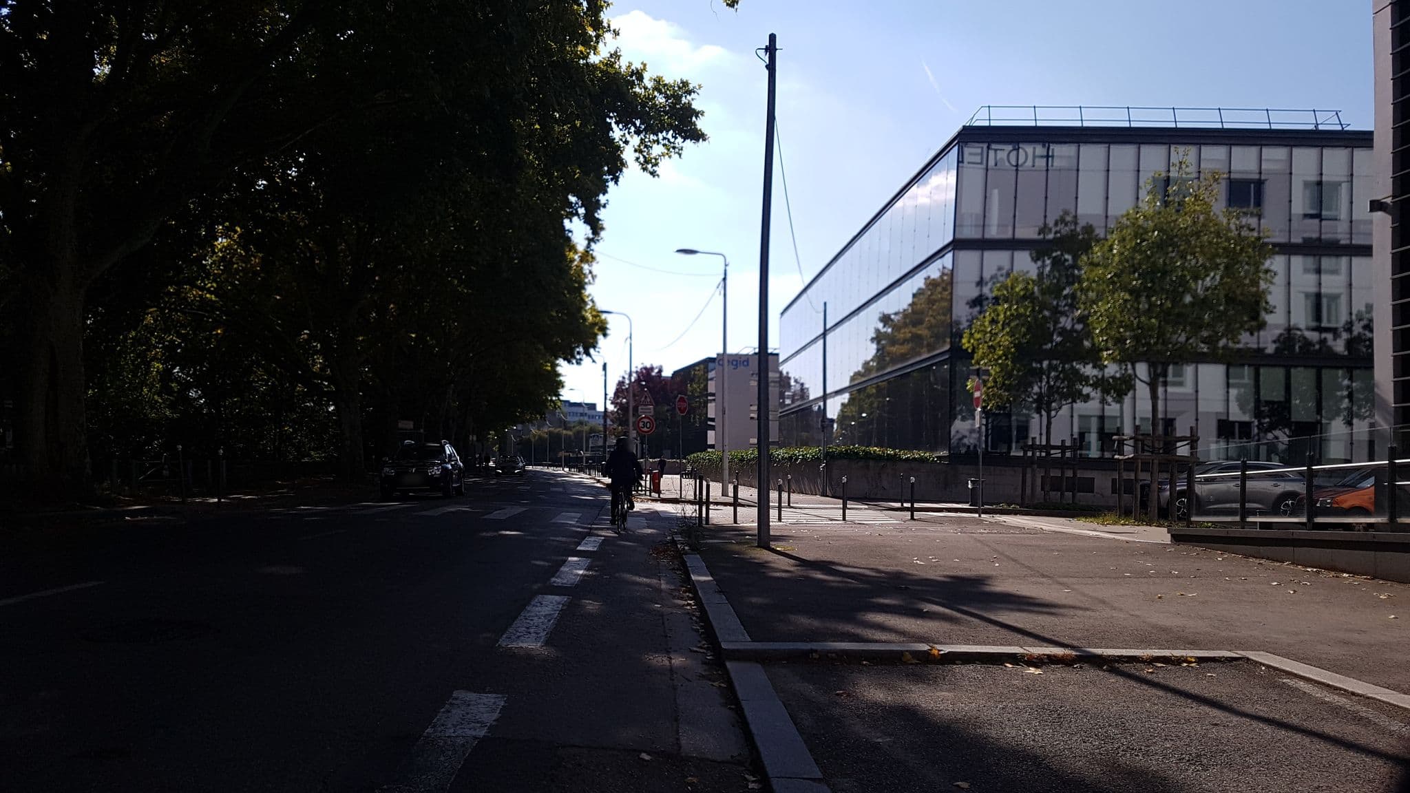 Street view near Spark by Hilton Lyon Ouest, Lyon 04 — © gileri (CC BY-SA · Mapillary)
