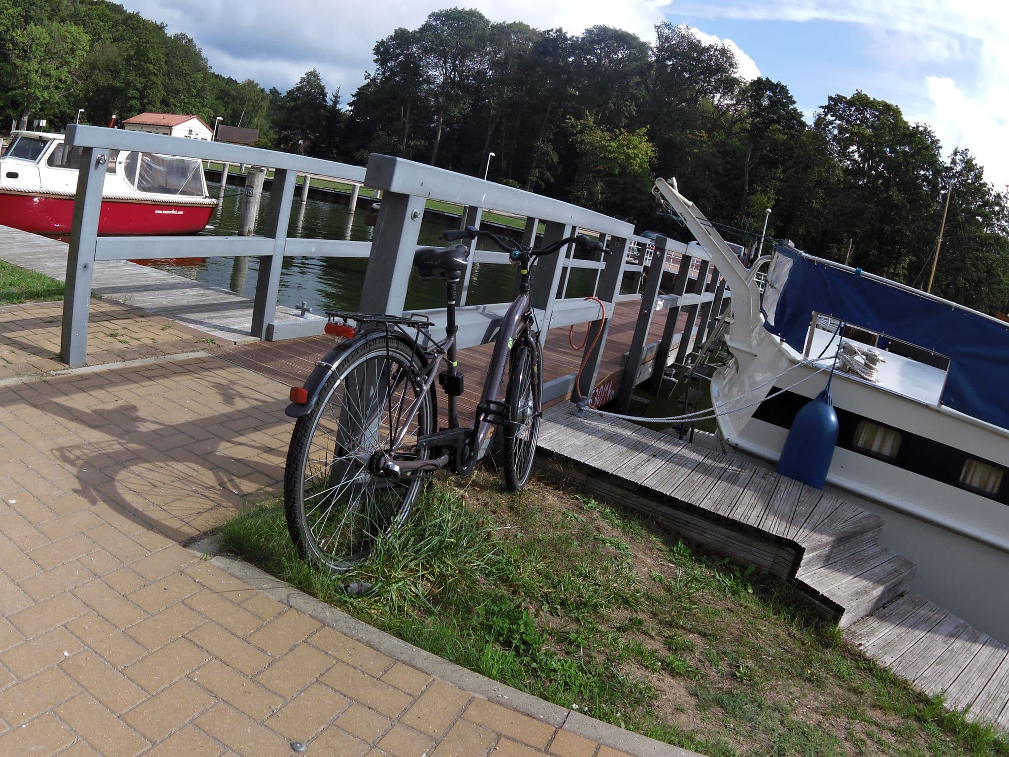 Street view near Haus Störtebeker, Loddin — © zoegglmeyr (CC BY-SA · Mapillary)