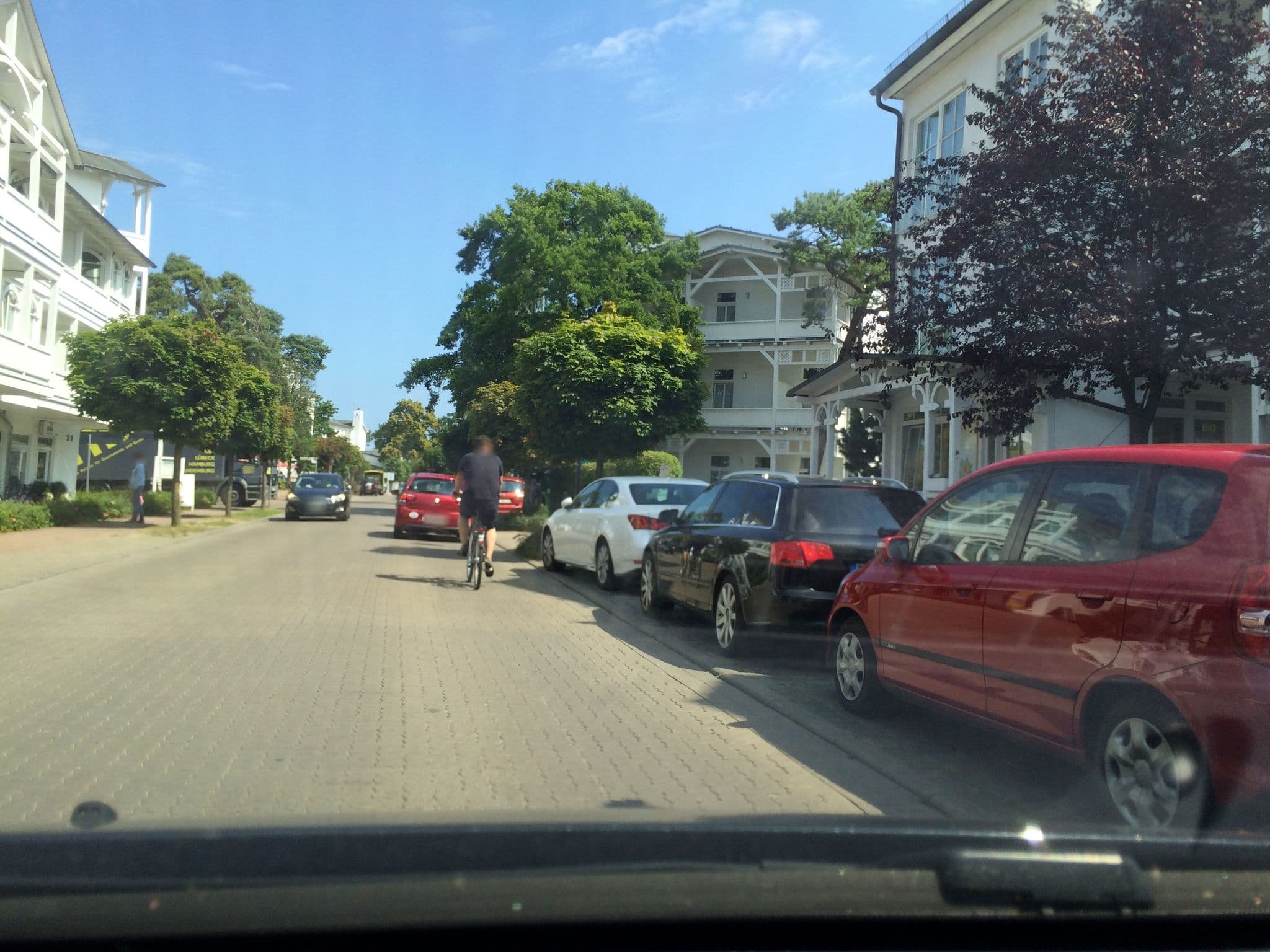 Street view near Feriendomizil Binz, Ostseebad Binz — © hajak (CC BY-SA · Mapillary)