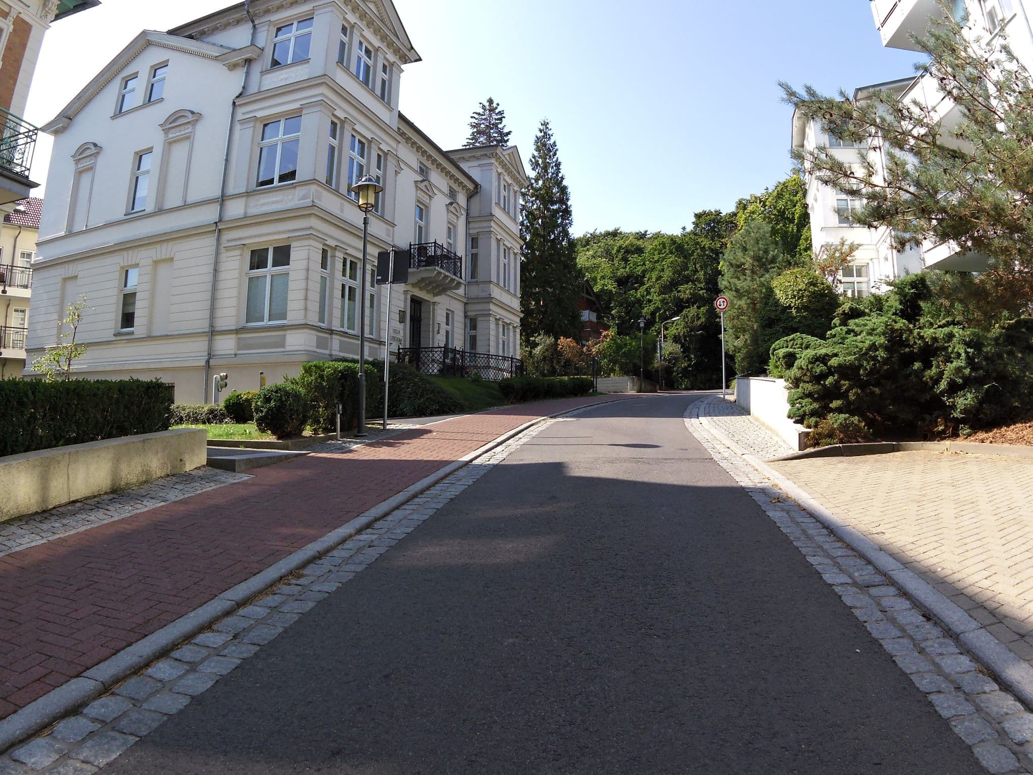 Street view near Apartment Martha 3, Seebad Heringsdorf — © zoegglmeyr (CC BY-SA · Mapillary)