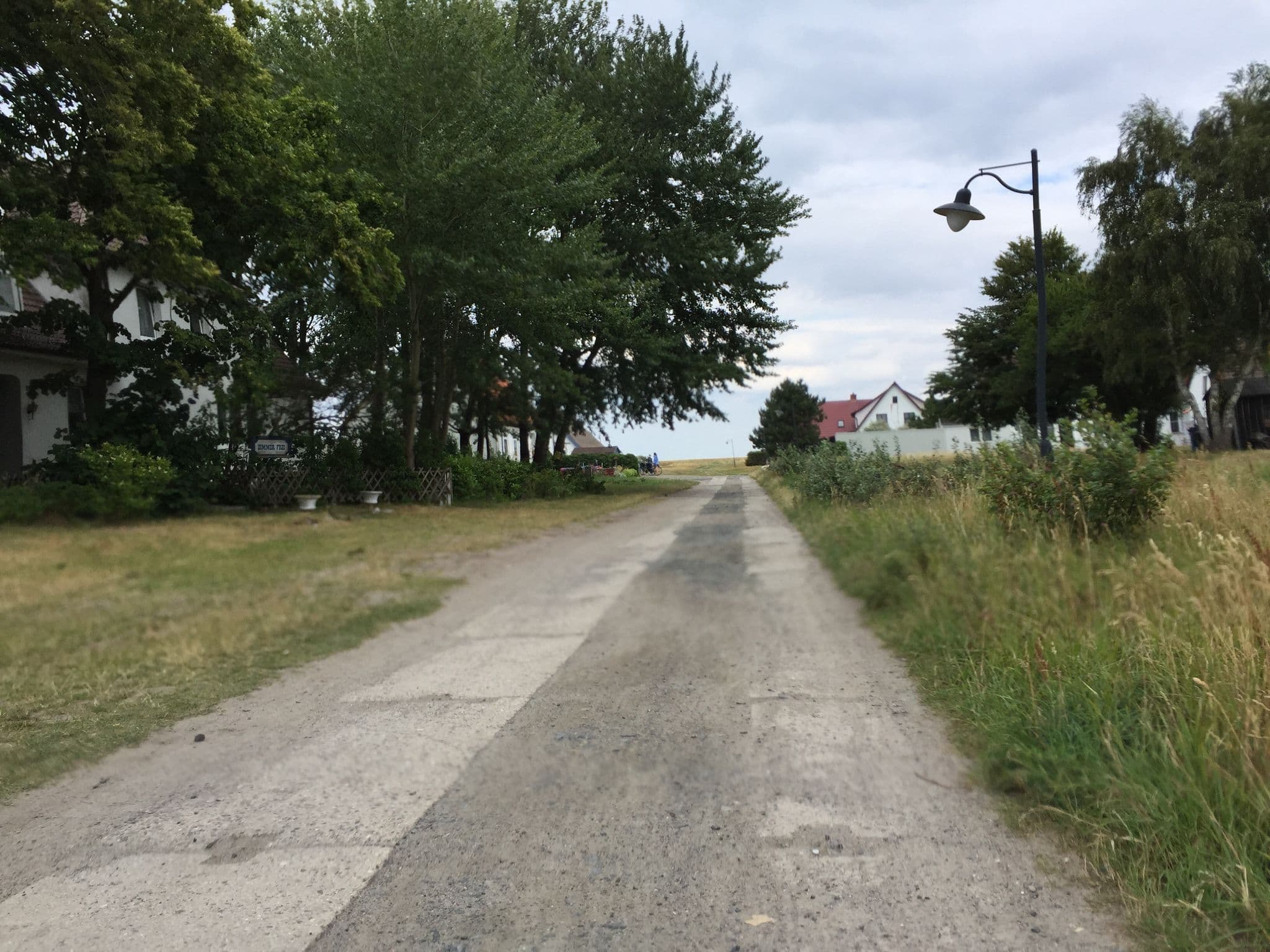 Street view near Altes Hotel am Meer Neuendorf, Hiddensee — © vicval (CC BY-SA · Mapillary)