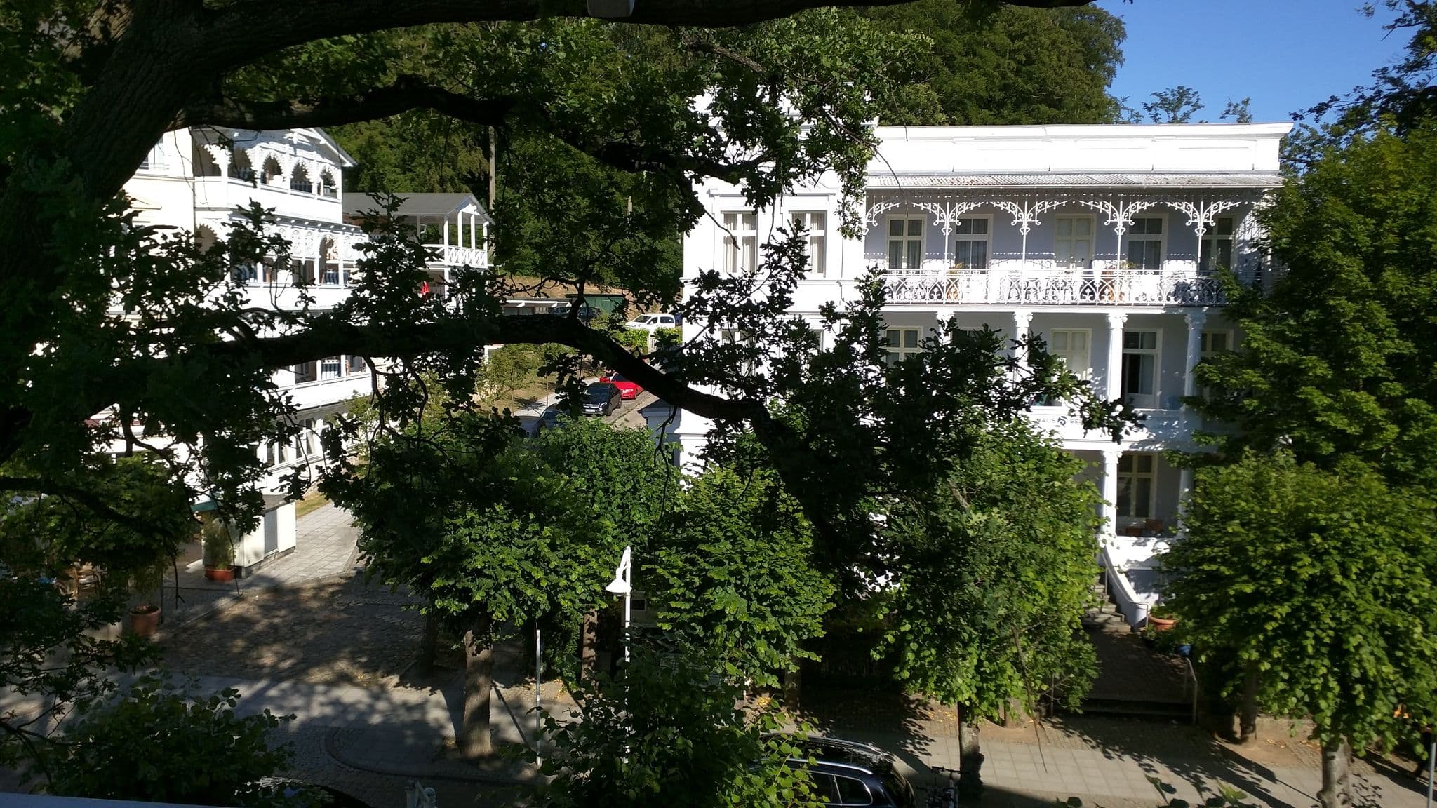 Street view near Ferienwohnungen im Ostseebad Sellin, Sellin — © klaus (CC BY-SA · Mapillary)
