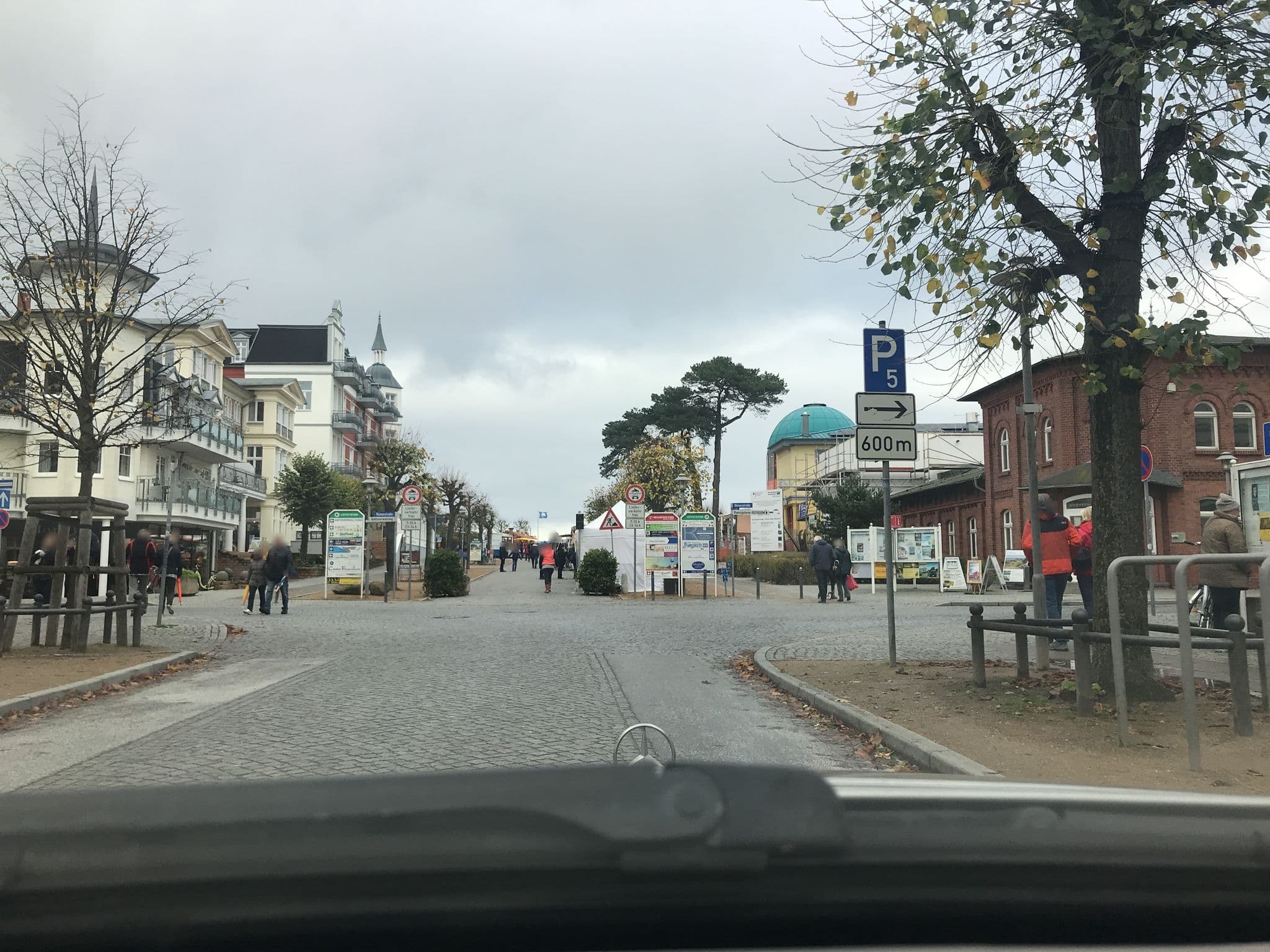 Street view near Hotel Dünenschloss, Ostseebad Zinnowitz — © saschahaberkorn (CC BY-SA · Mapillary)