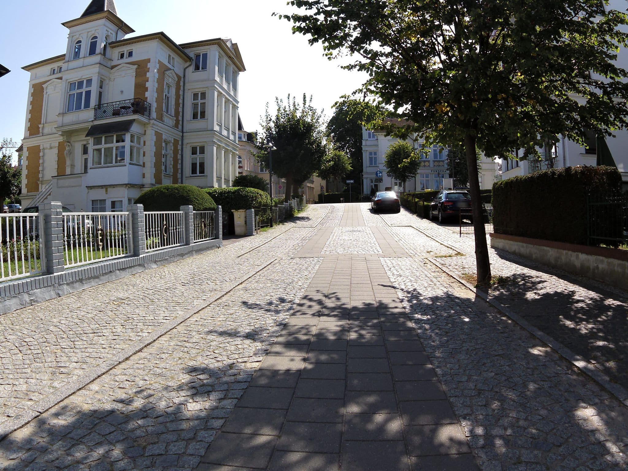Street view near Dreiraumwohnungen - Villa Donatus, Seebad Heringsdorf — © zoegglmeyr (CC BY-SA · Mapillary)
