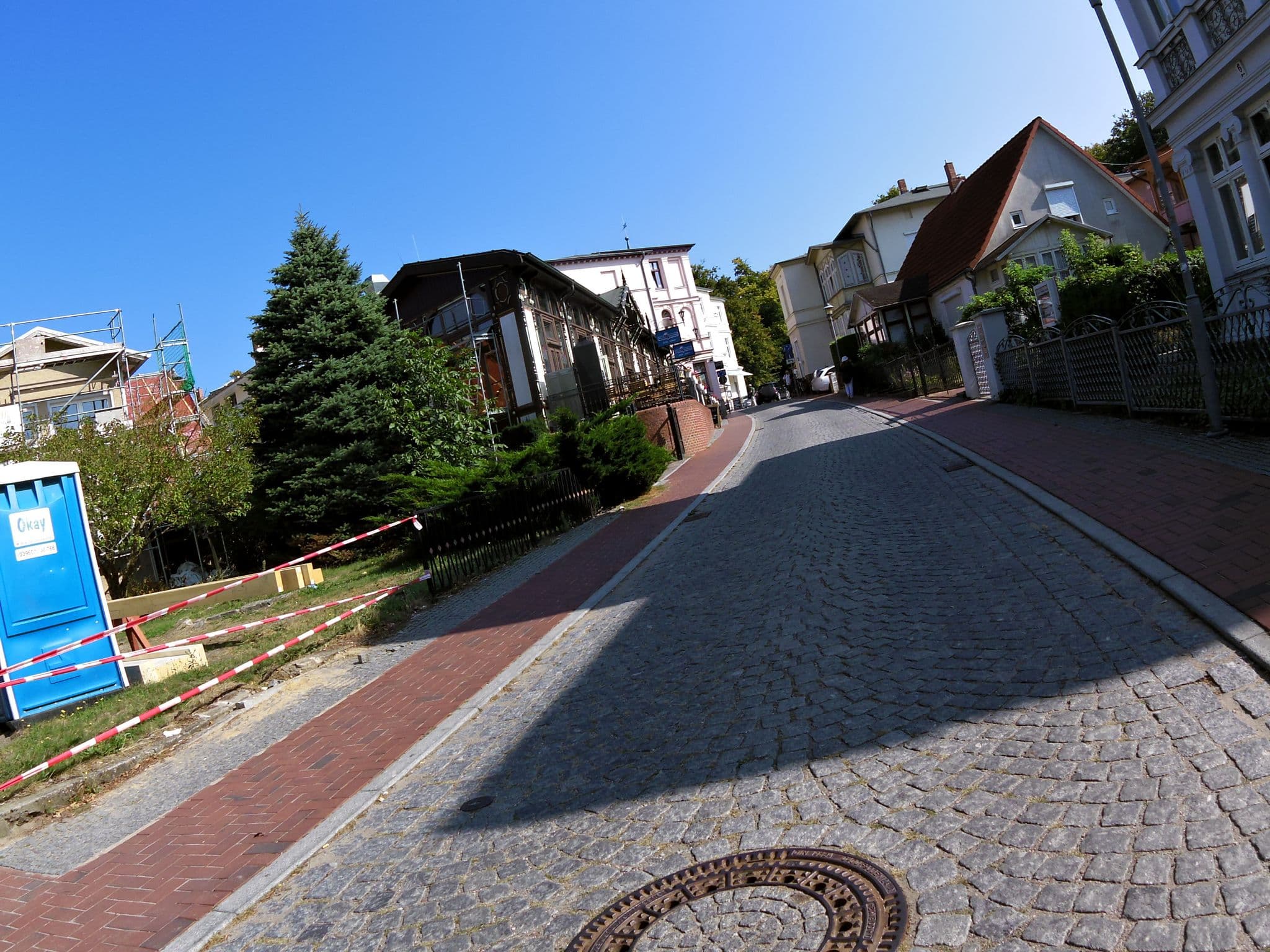 Street view near Haus Lamora, Seebad Heringsdorf — © zoegglmeyr (CC BY-SA · Mapillary)