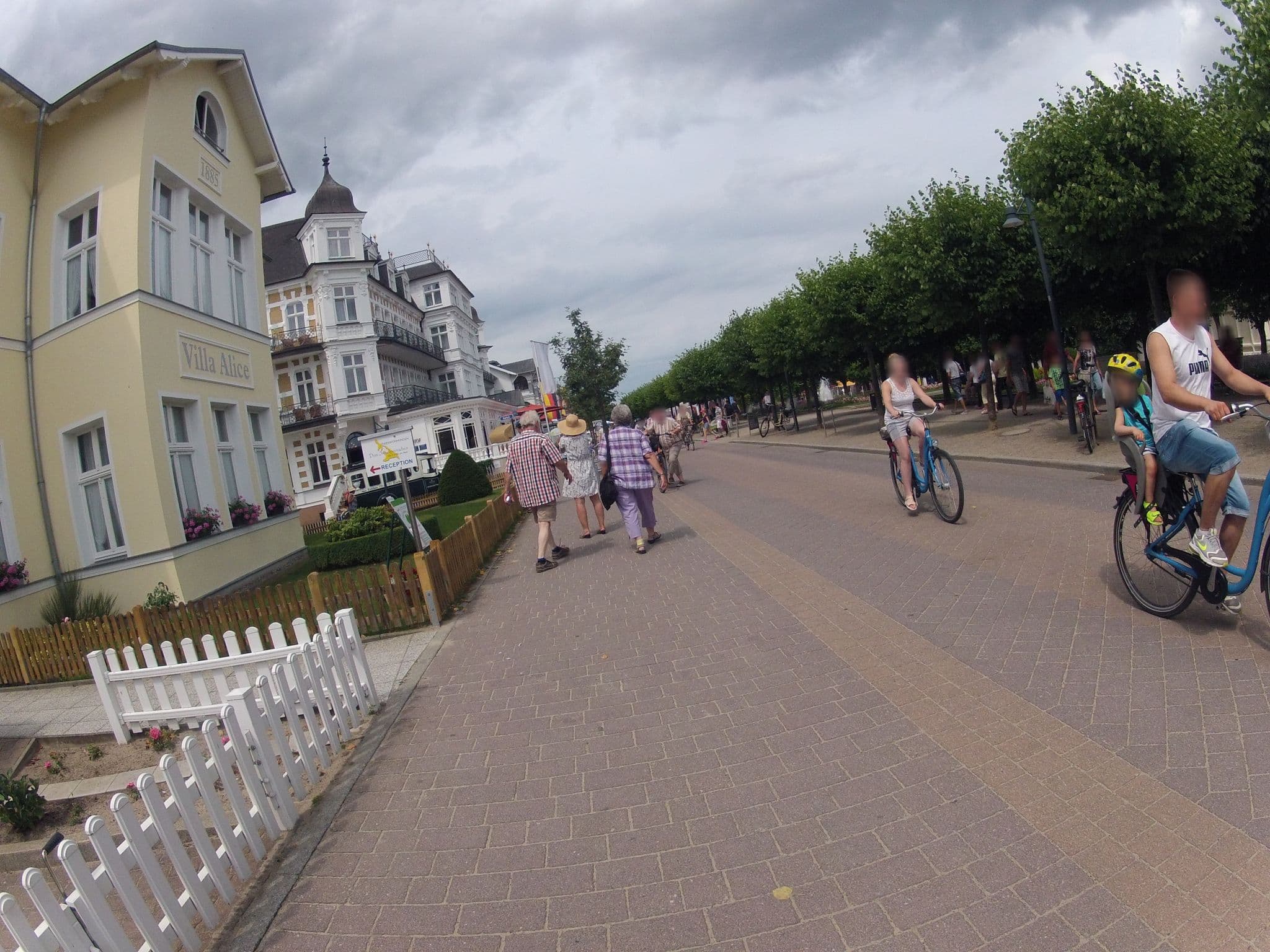 Street view near Inselparadies, Seebad Heringsdorf — © fahrradfahrer (CC BY-SA · Mapillary)