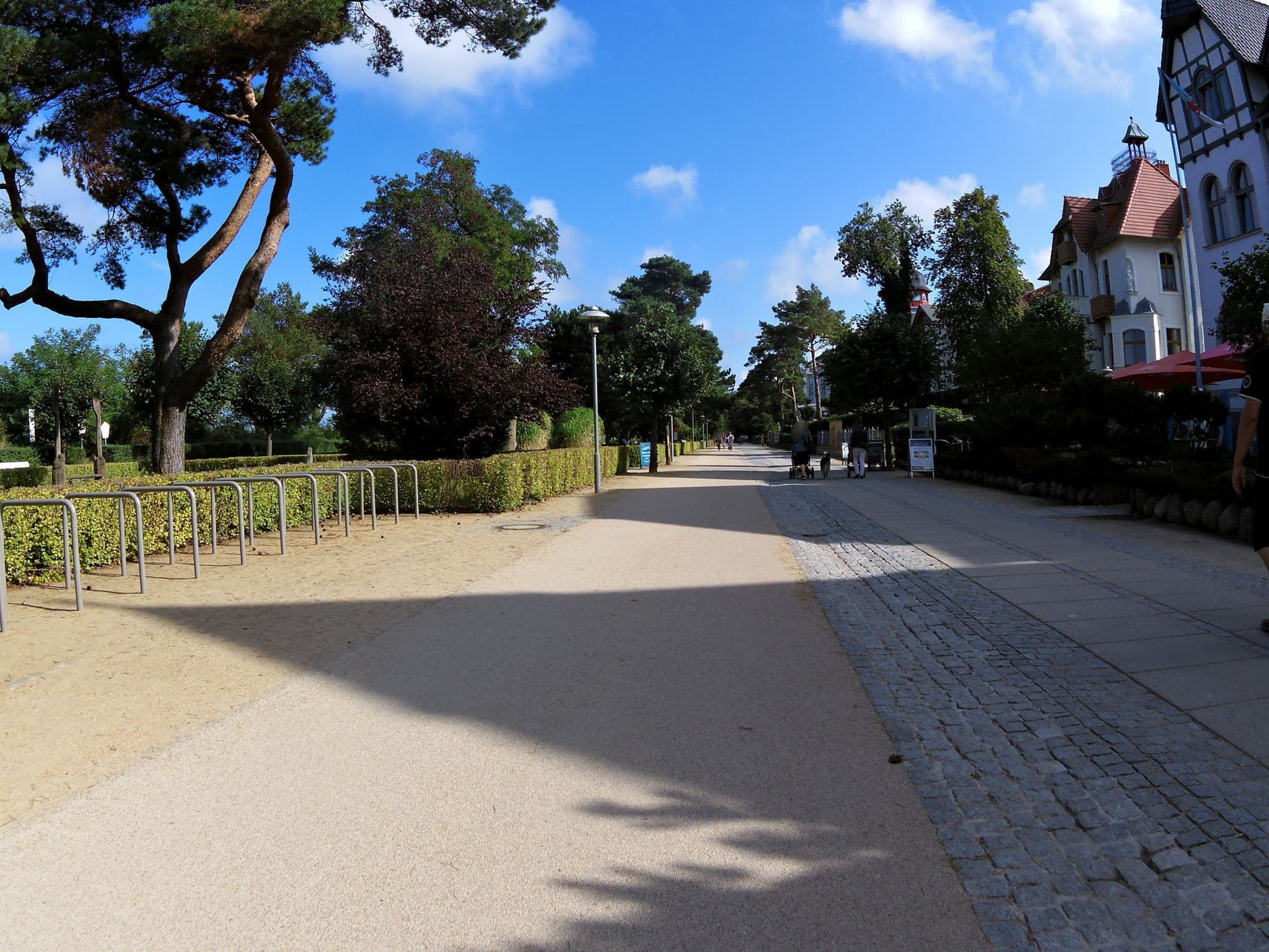 Street view near Hotel & Restaurant Asgard, Ostseebad Zinnowitz — © zoegglmeyr (CC BY-SA · Mapillary)