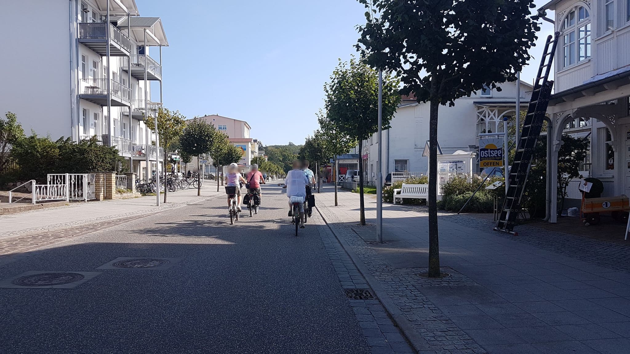 Street view near Wohnpark Stadt Hamburg Ferienwohnungen in Binz auf Rügen, Sellin — © snowdiver (CC BY-SA · Mapillary)