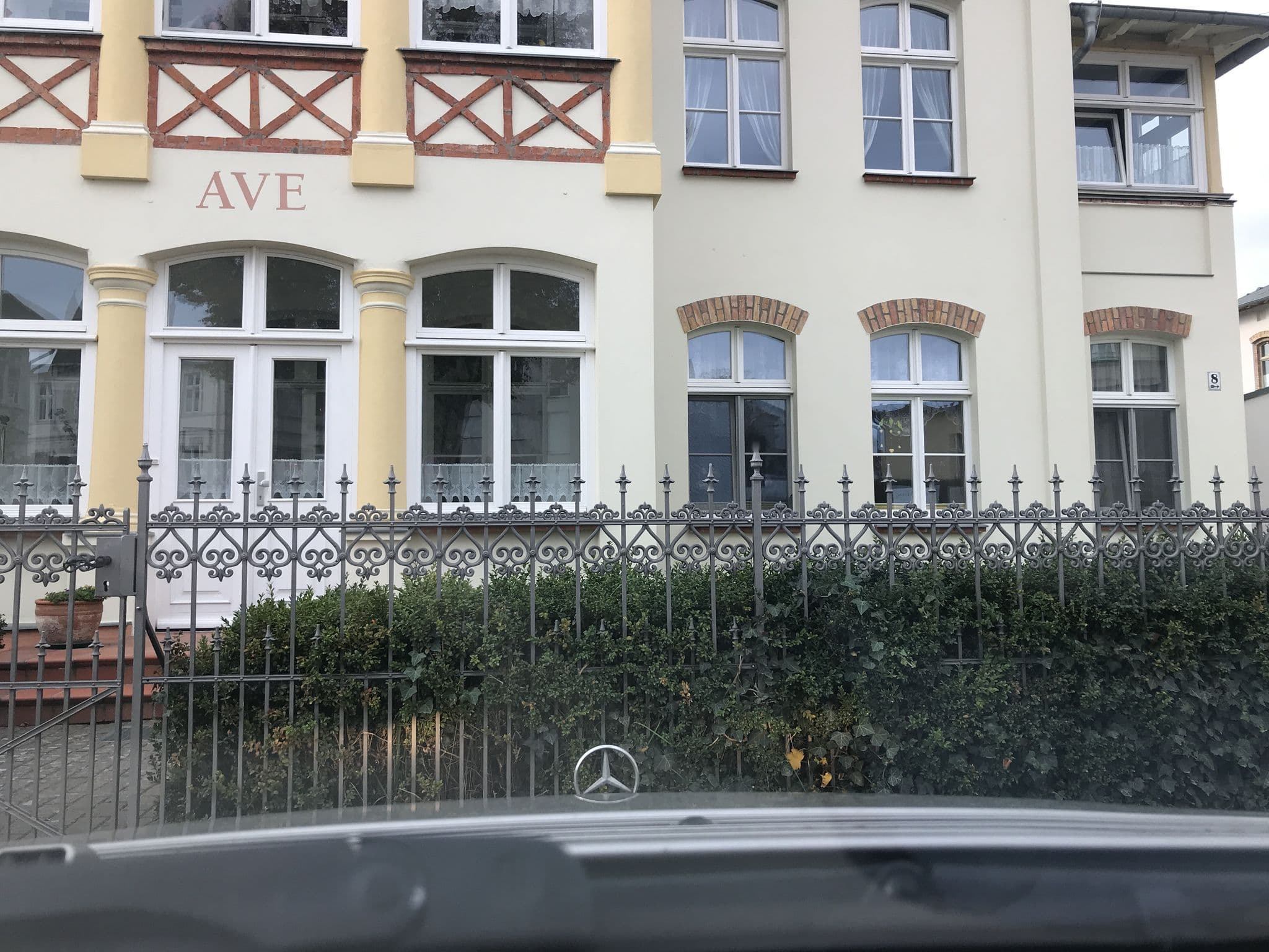 Street view near Villa Miramar, Seebad Heringsdorf — © saschahaberkorn (CC BY-SA · Mapillary)