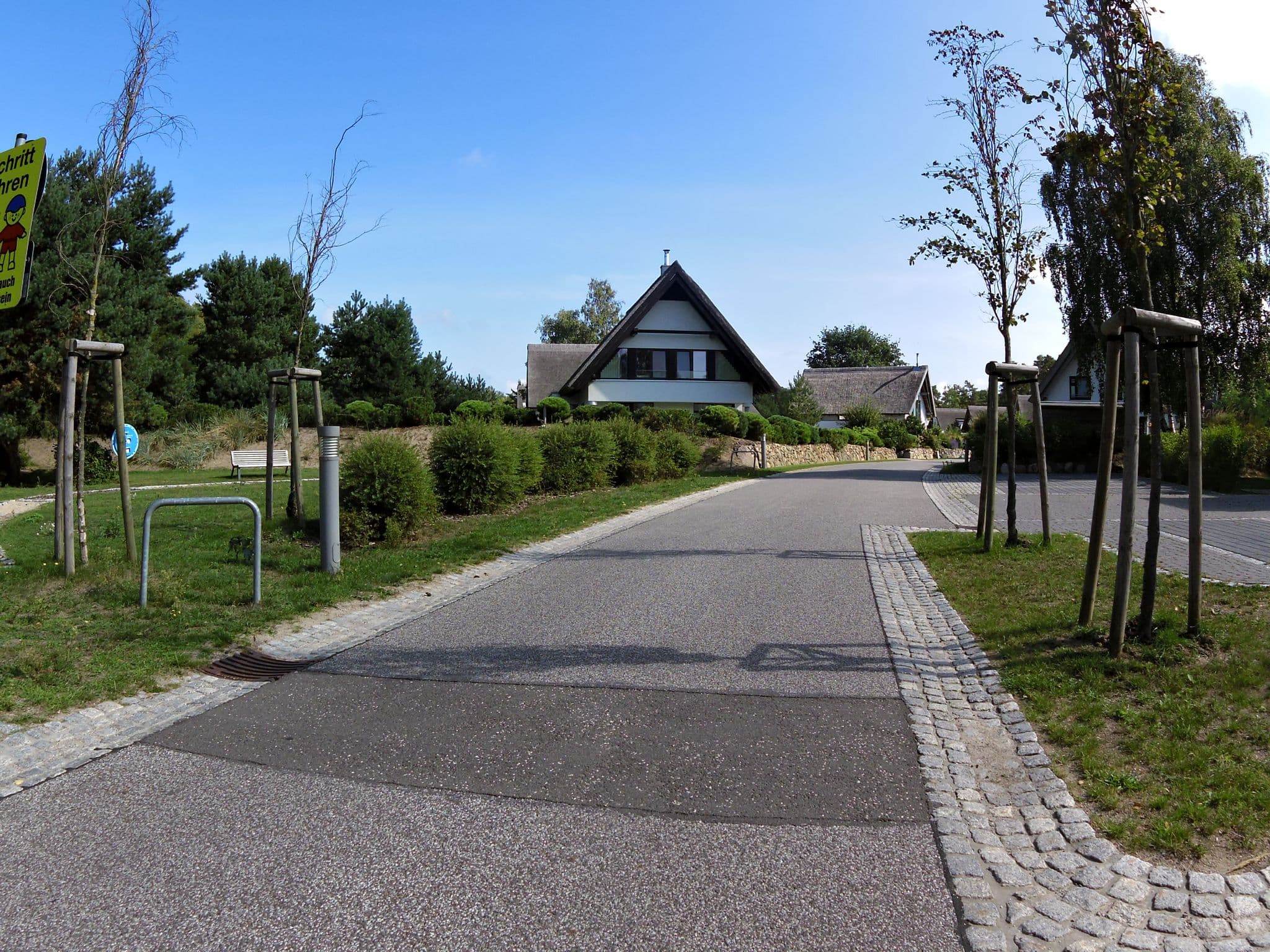 Street view near FeWo Ostseeland / 5-Sterne-Ferienwohnungen, Karlshagen — © zoegglmeyr (CC BY-SA · Mapillary)