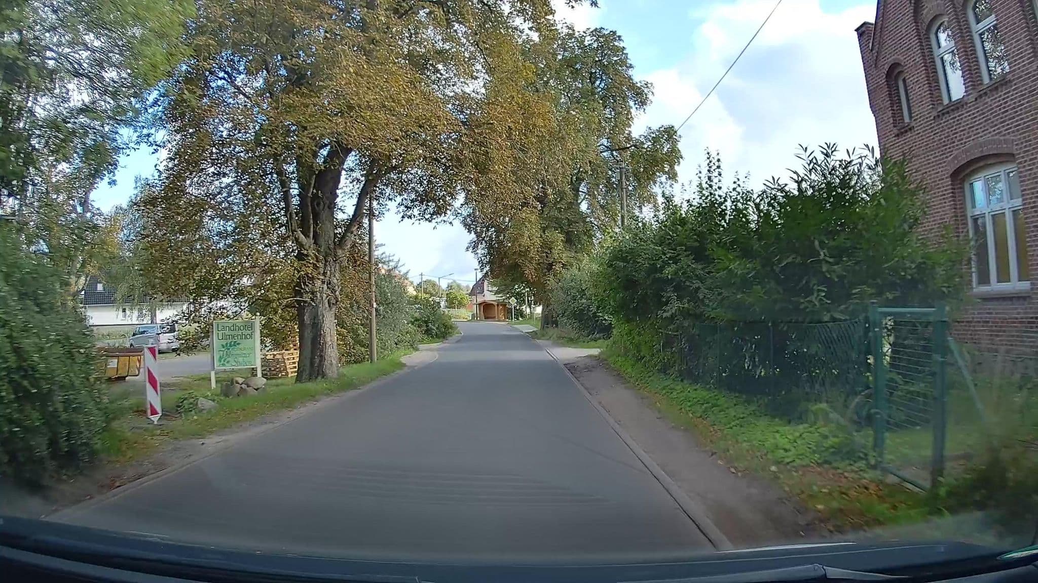 Street view near Landhotel Ulmenhof, Putbus — © hendel (CC BY-SA · Mapillary)
