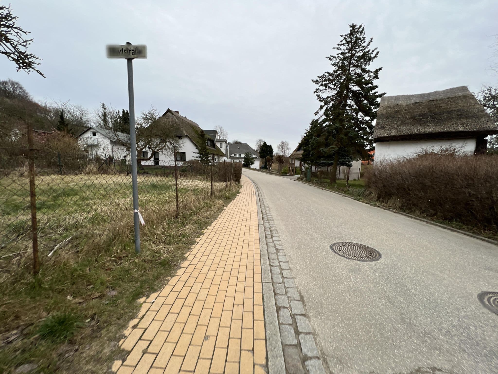 Street view near Meerblick Apartments Villa Vineta Göhren, Ostseebad Göhren — © trailcat (CC BY-SA · Mapillary)