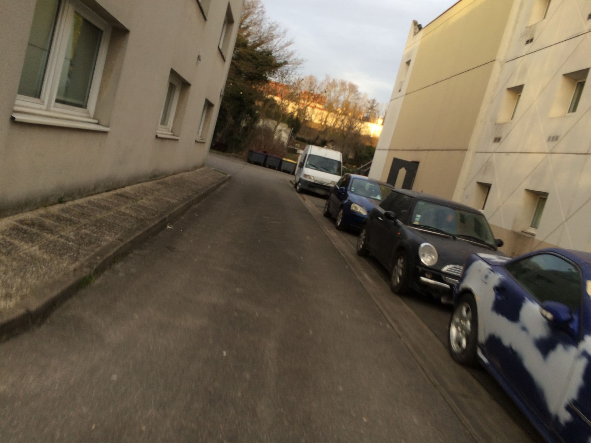 Street view near hotelF1, Savigny-sur-Orge — © josmougn (CC BY-SA · Mapillary)