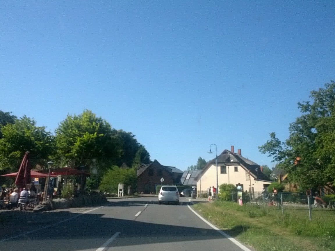 Street view near Ferienappartements Middelhagen, Ostseebad Göhren — © zoegglmeyr (CC BY-SA · Mapillary)