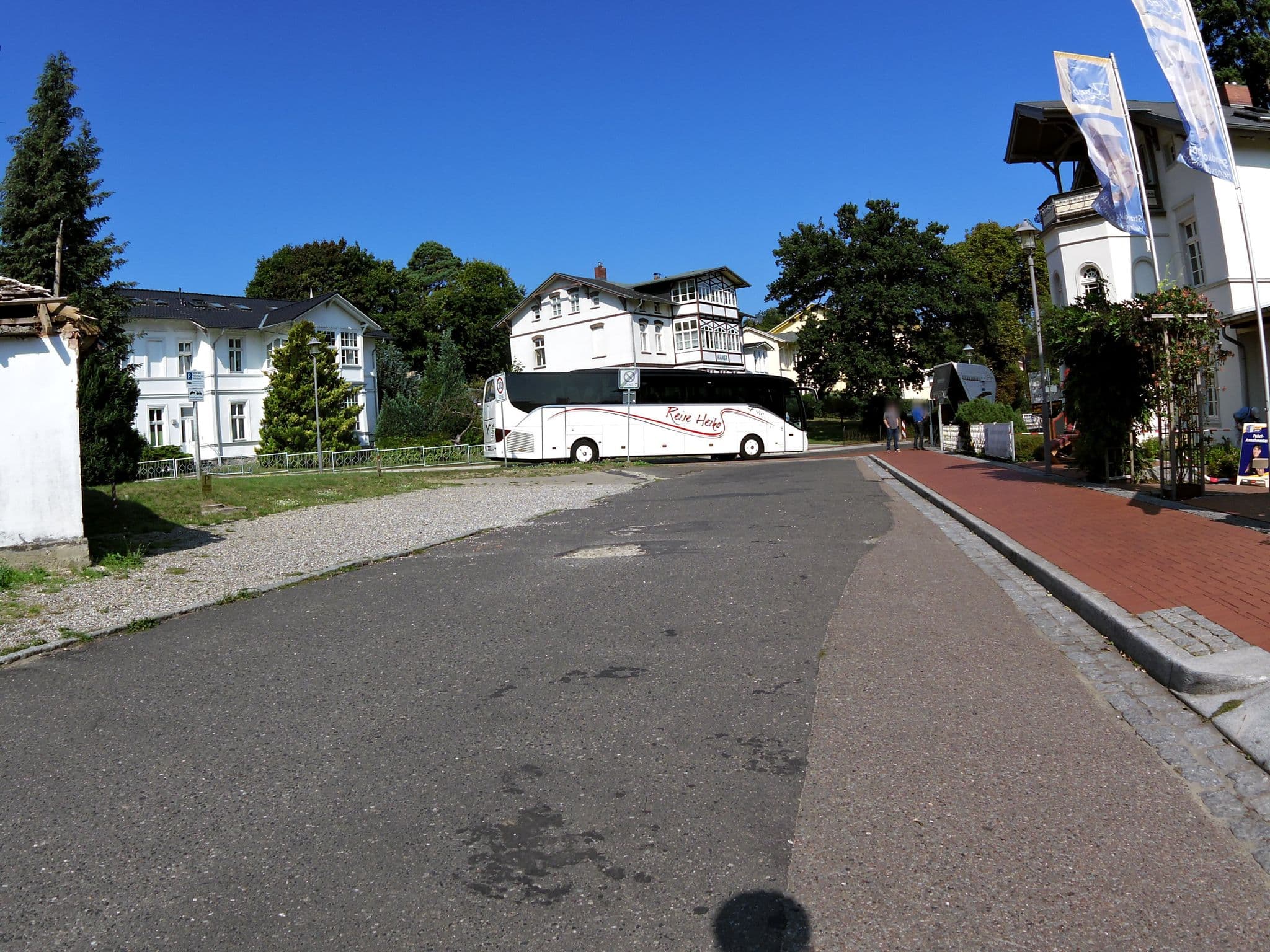 Street view near UsedomTravel - Appartements und Ferienhäuser, Seebad Heringsdorf — © zoegglmeyr (CC BY-SA · Mapillary)