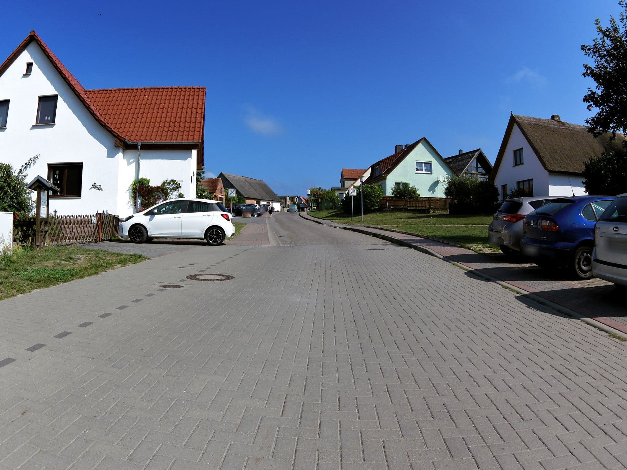 Street view near Enjo Labahn, Loddin — © zoegglmeyr (CC BY-SA · Mapillary)