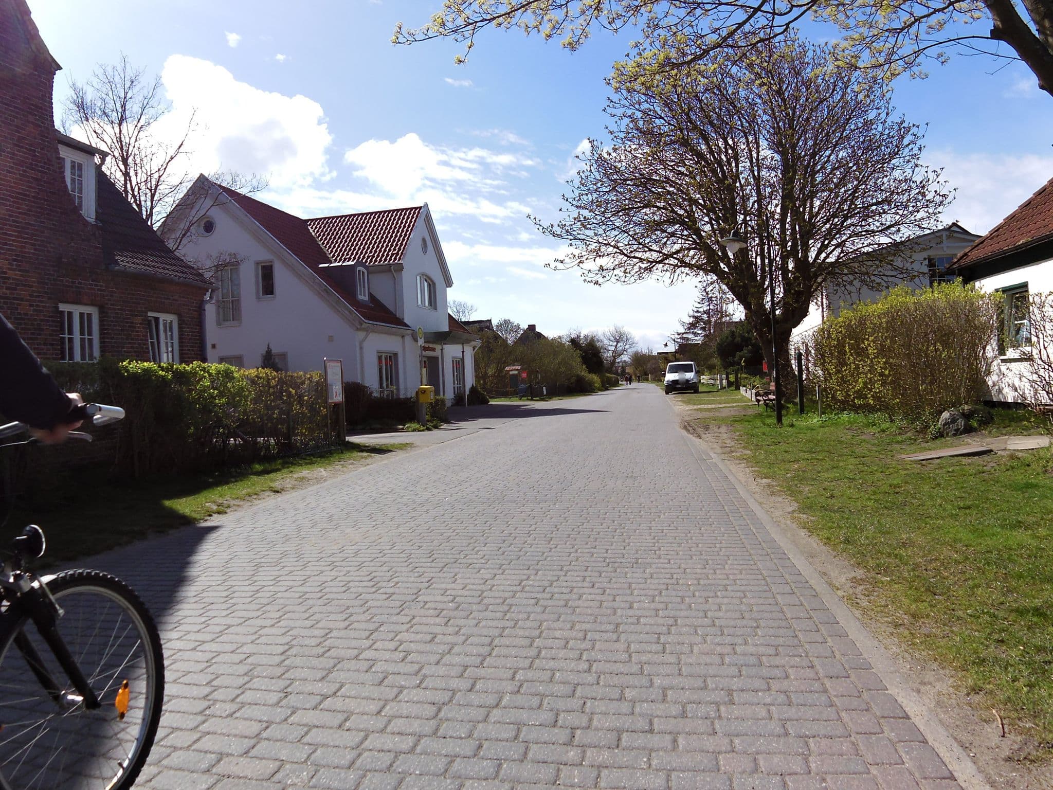 Street view near Grundstücksgemeinschaft, Hiddensee — © zoegglmeyr (CC BY-SA · Mapillary)