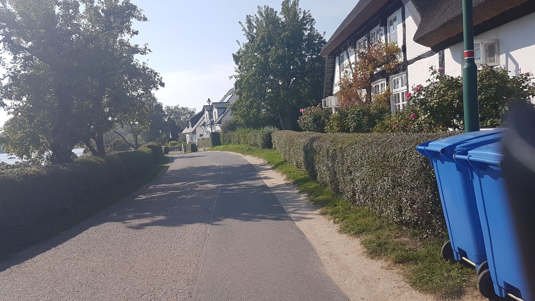 Street view near Gutshof Ostseeblick Ferienhaus Haus Garten, Meerblick, Putbus — © snowdiver (CC BY-SA · Mapillary)