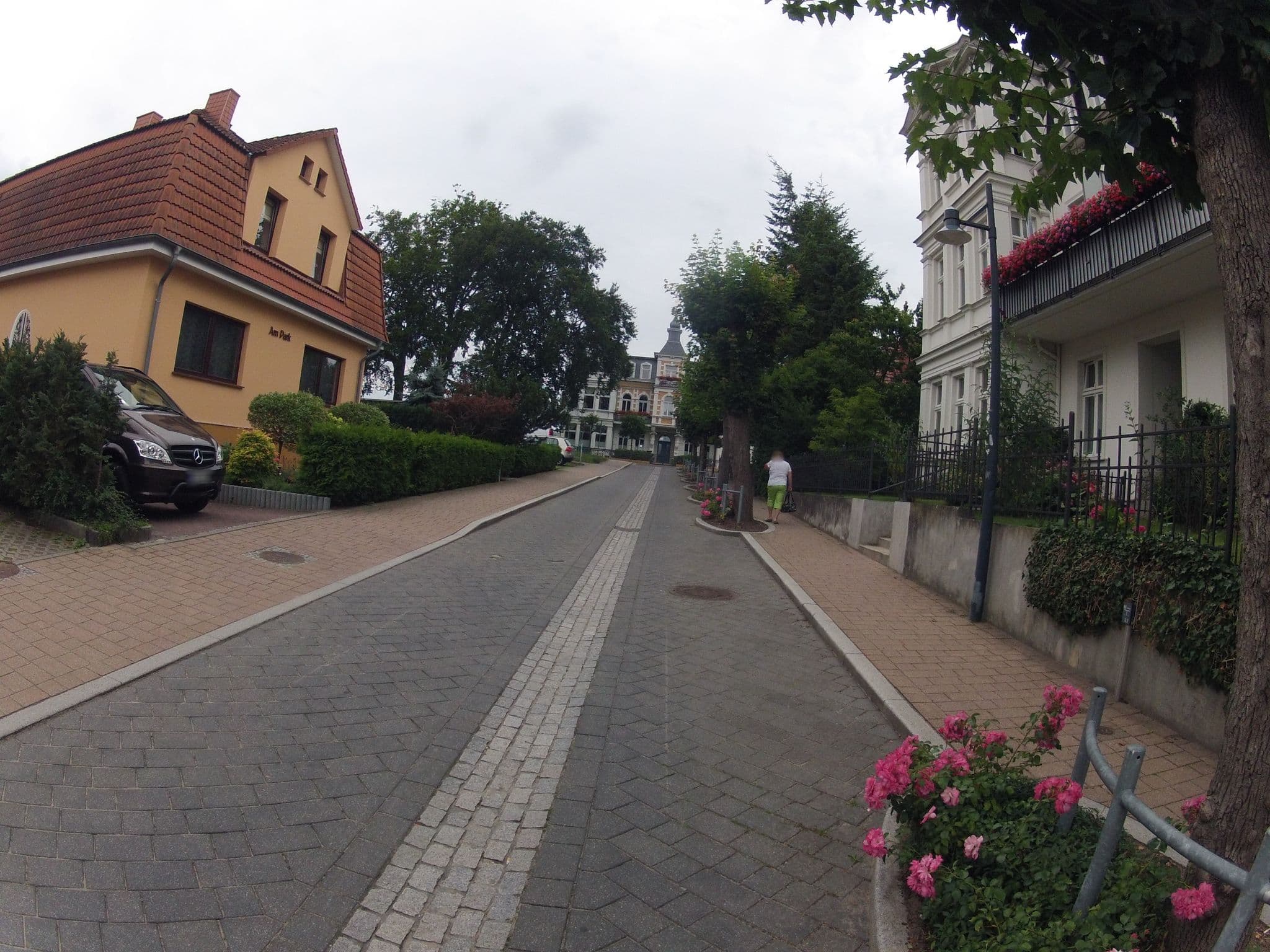 Street view near Bismarckshöhe-Ferienwohnungen Dr. Susanne Christiansen-Koch, Seebad Heringsdorf — © fahrradfahrer (CC BY-SA · Mapillary)