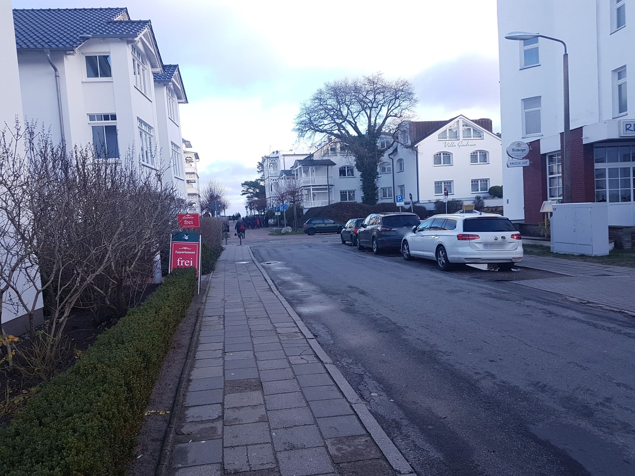 Street view near Appartementhaus Villa Meernixe Inh. Ute Wolfram, Ostseebad Binz — © changchun1 (CC BY-SA · Mapillary)