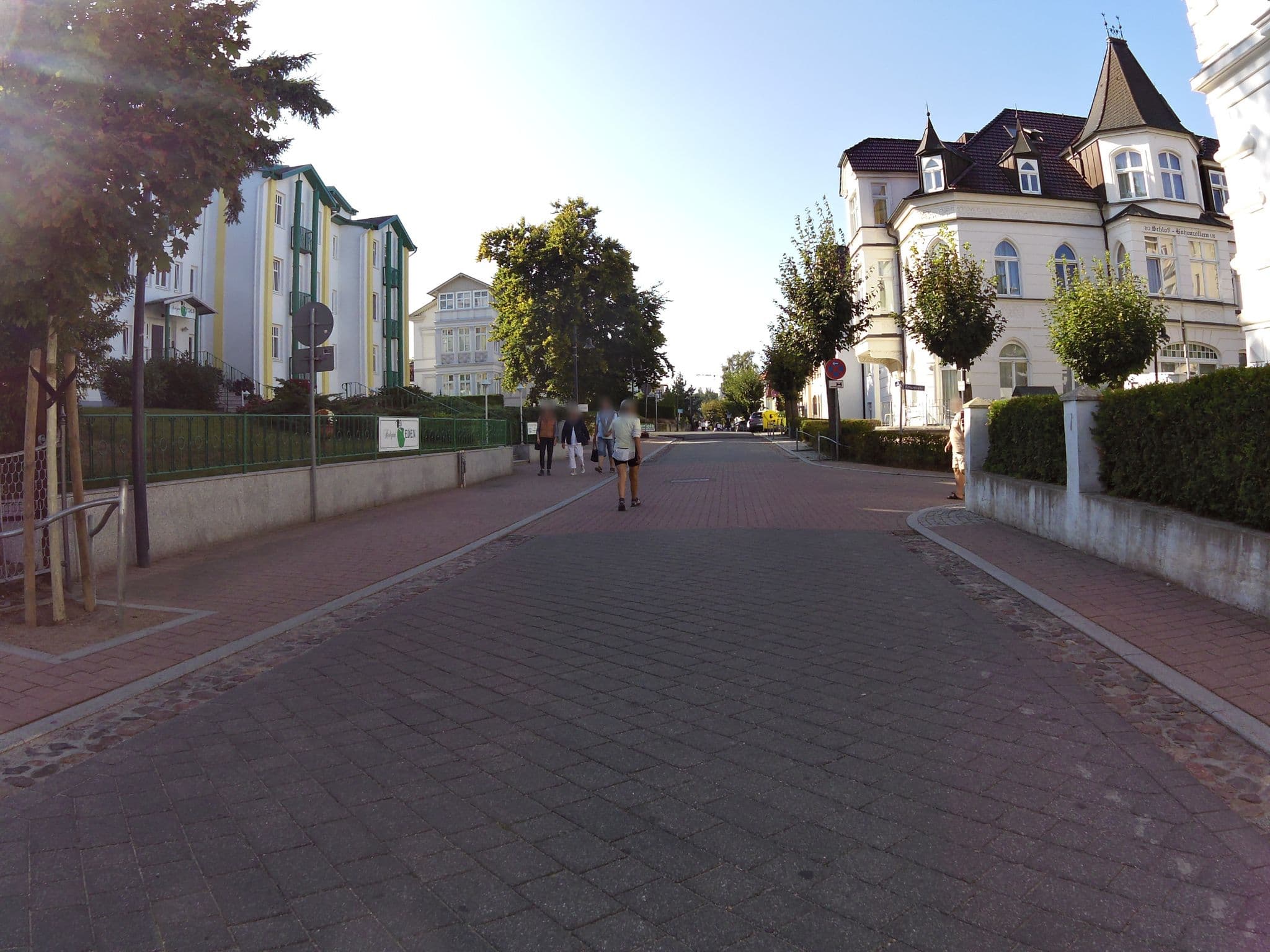 Street view near Schloss Hohenzollern WG 21 Ahlbeck, Seebad Heringsdorf — © zoegglmeyr (CC BY-SA · Mapillary)